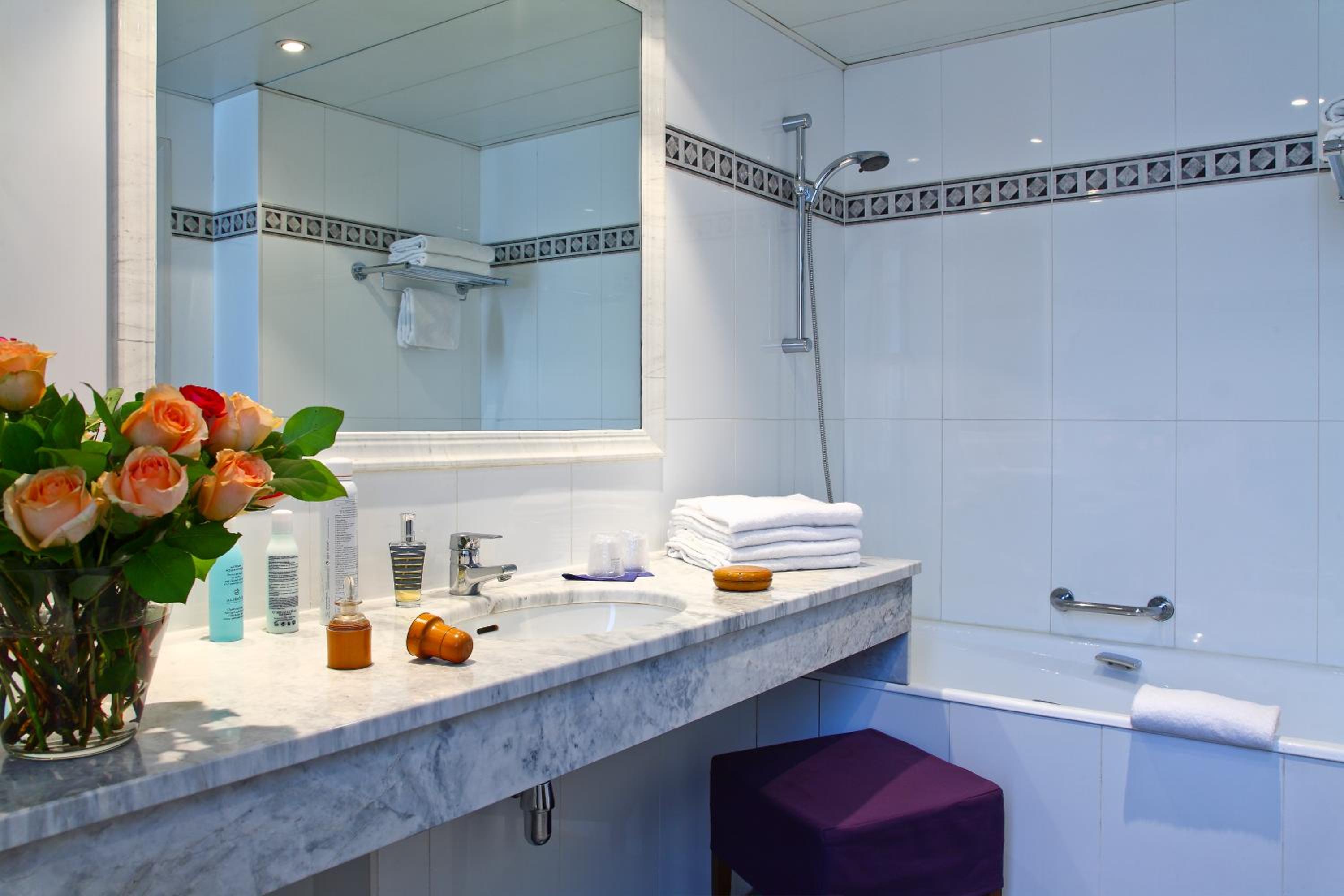 Family Junior Suite (2 Adults + 2 Children) - Photo 4