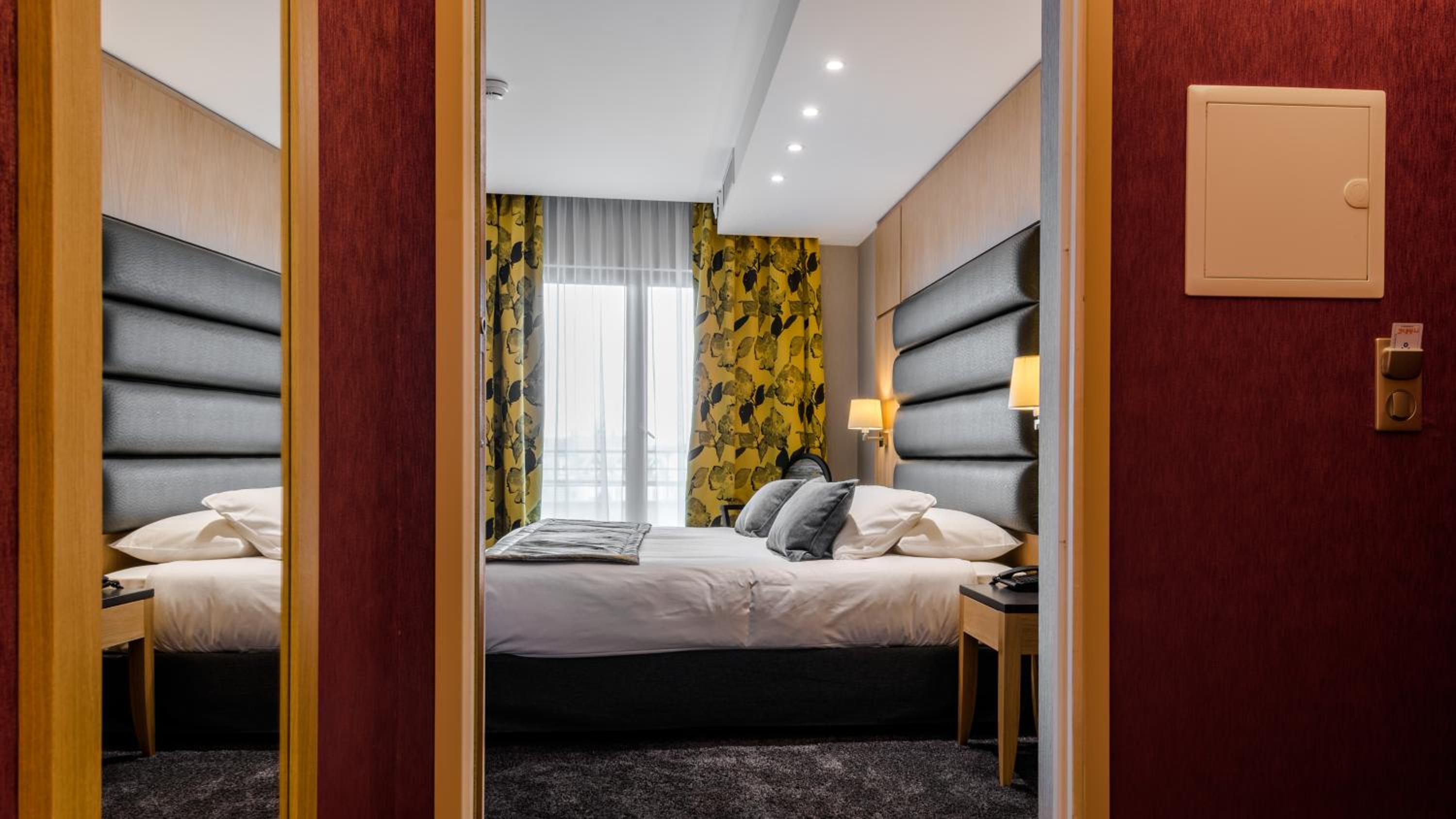 Deluxe Double Room - Photo 8