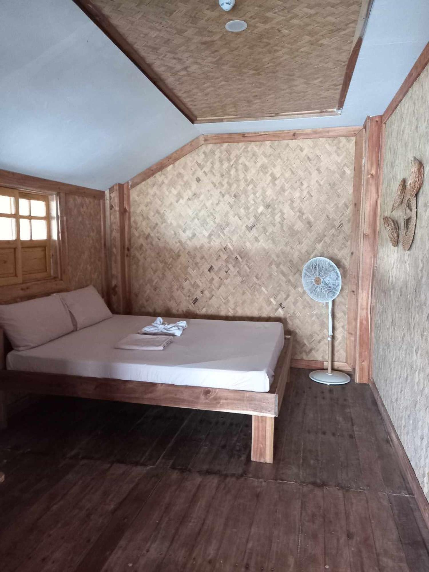 Double Room with Shared Bathroom photo 3