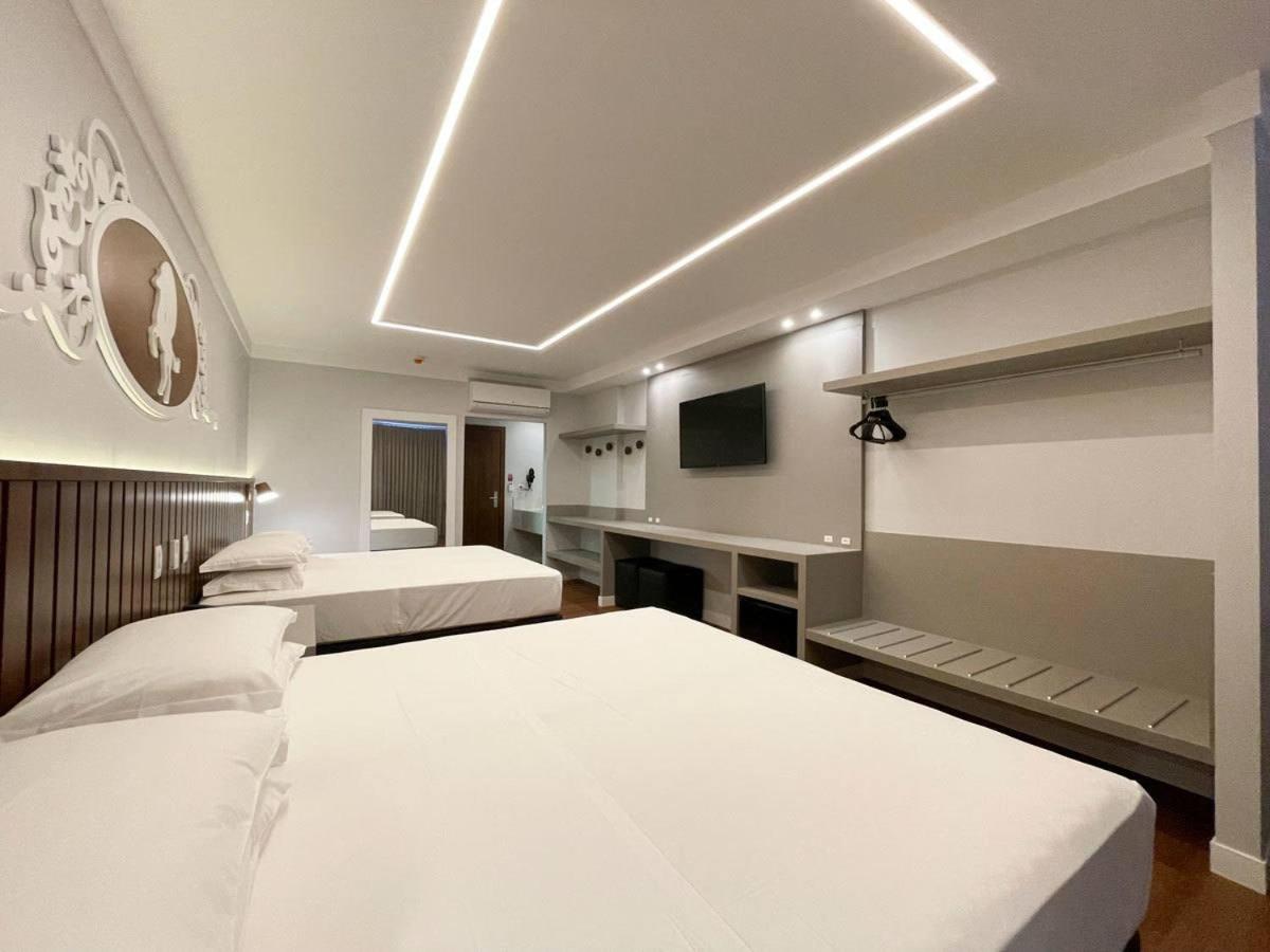 Junior Suite with Pool View photo 2