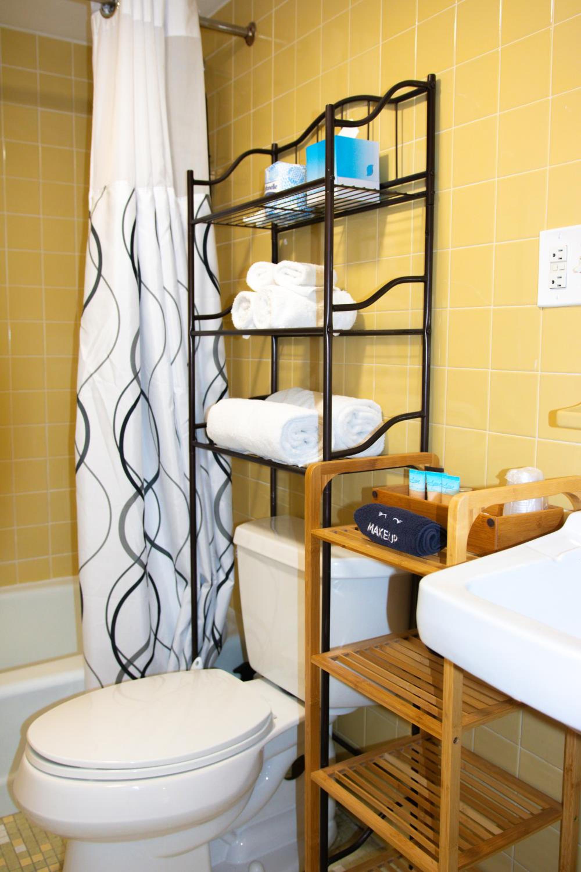 Deluxe King Suite photo 3