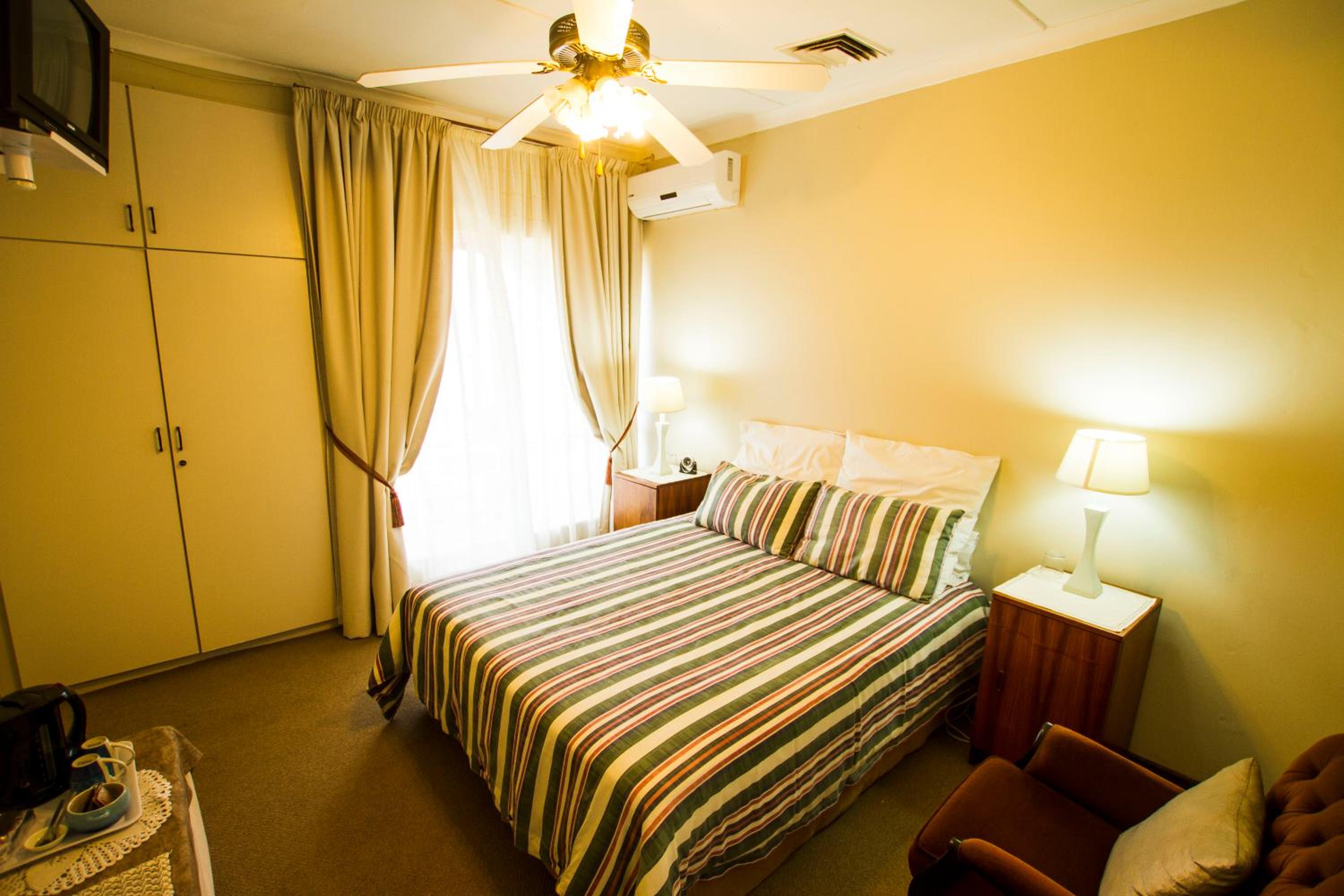 Double or Twin Room with Shared Bathroom photo 2