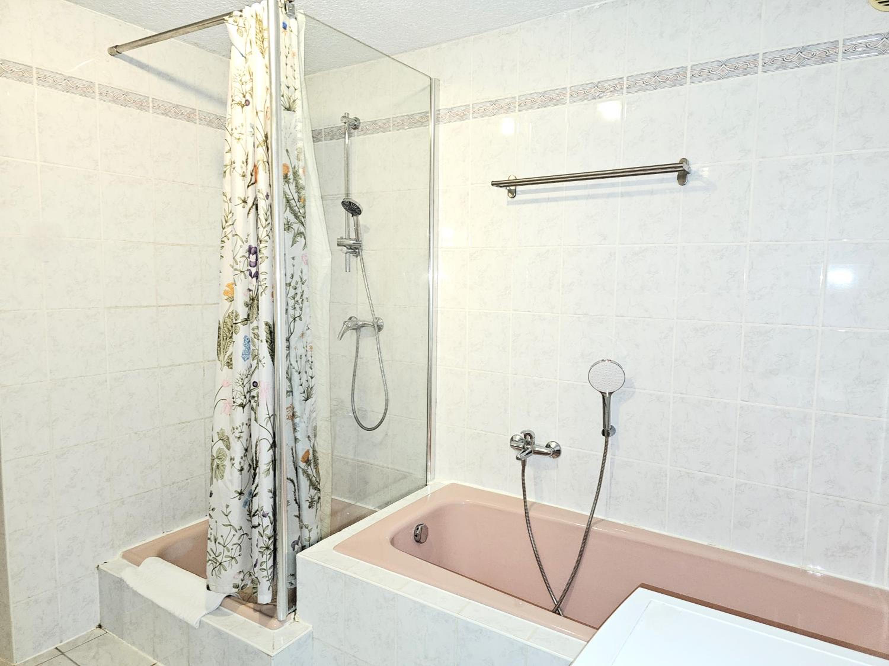 Two-Bedroom Apartment with Garden View photo 3