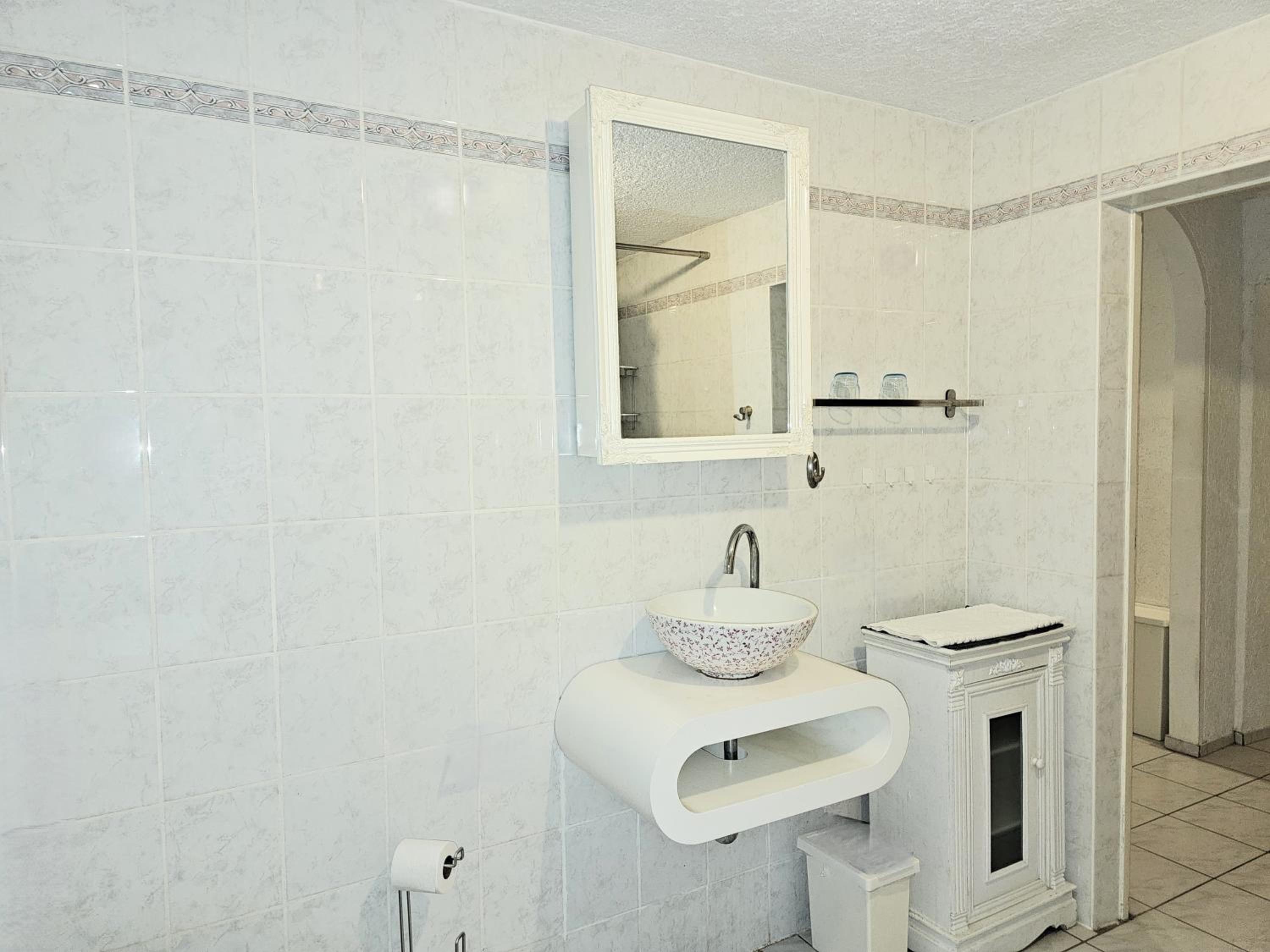 Two-Bedroom Apartment with Garden View photo 2
