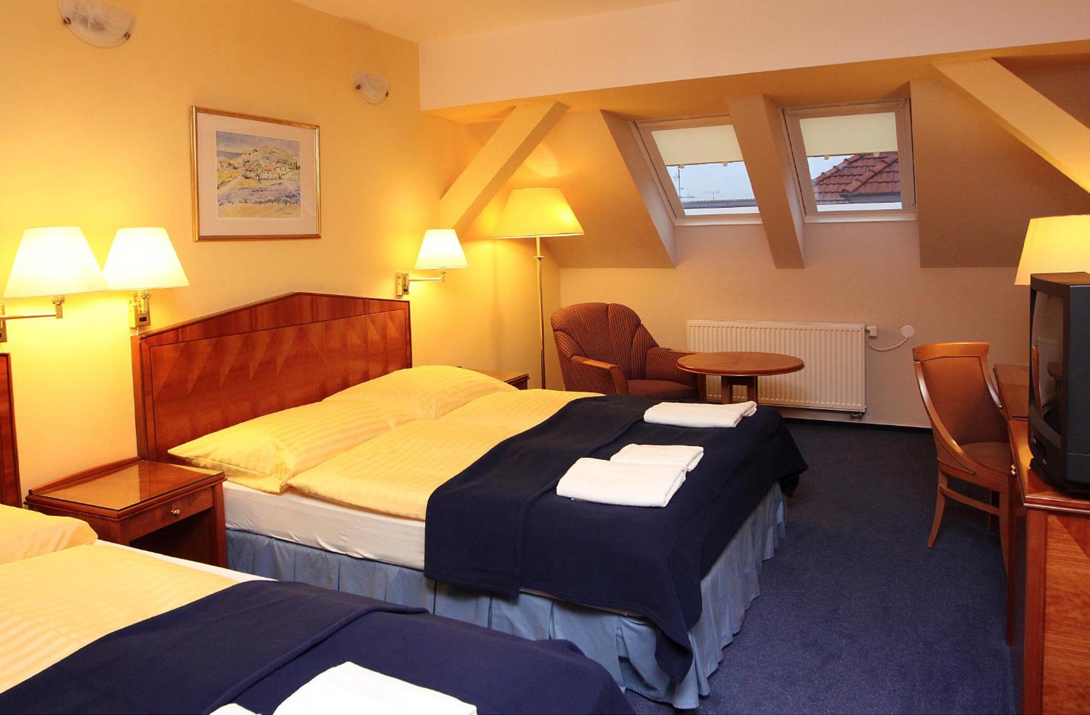 Double or Twin Room - Photo 5