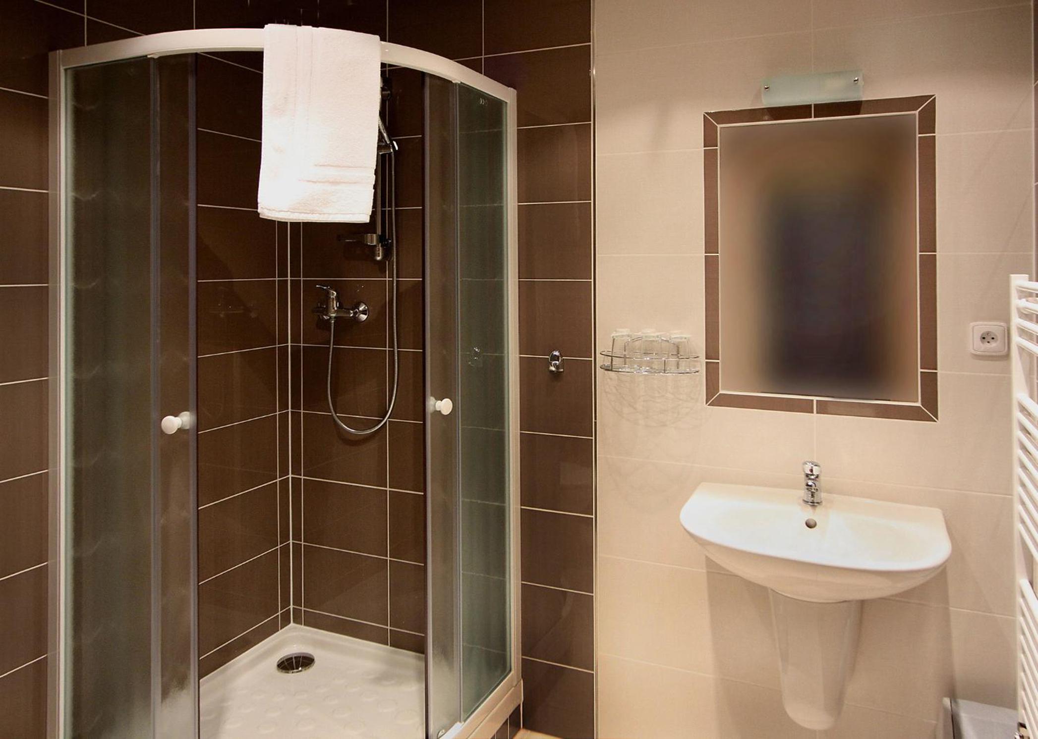 Double or Twin Room - Photo 6