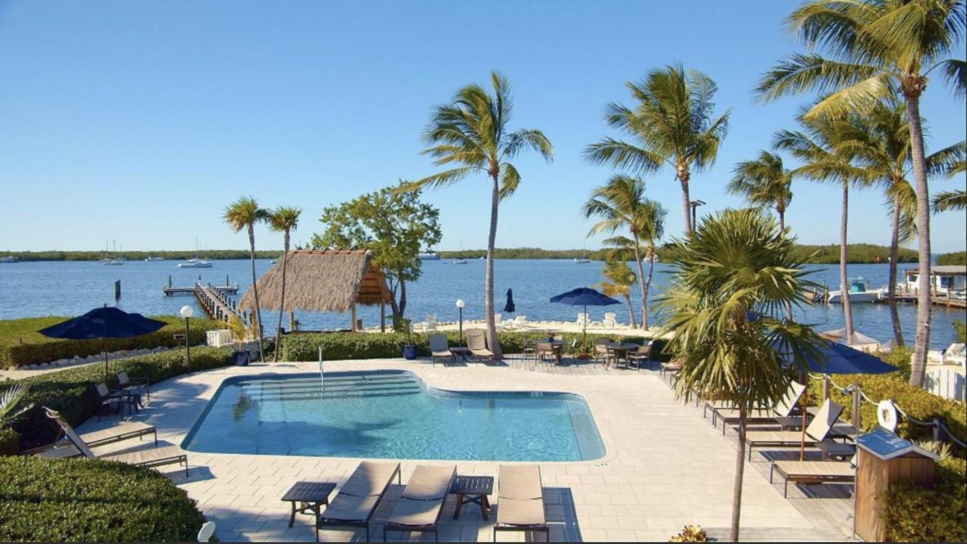 Junior Suite with Pool View - Photo 1