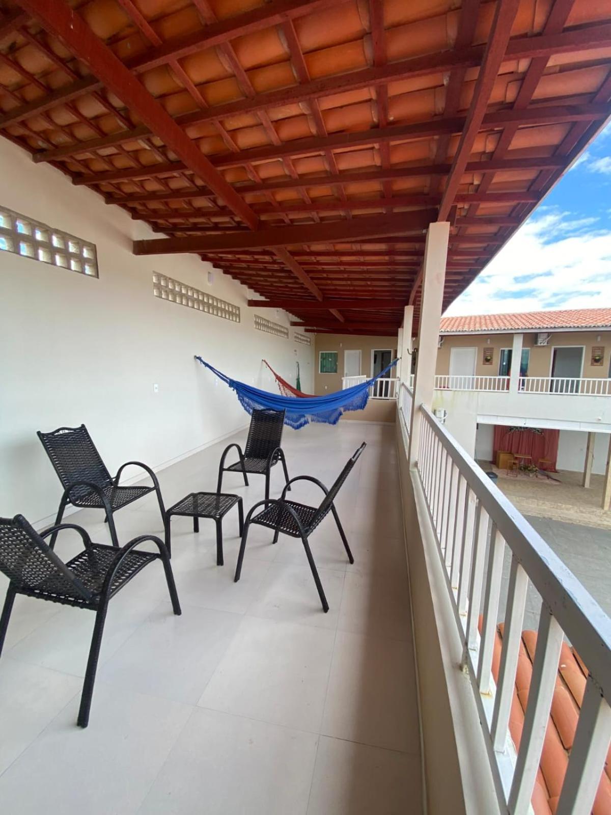 Eight-Bedroom House photo 1
