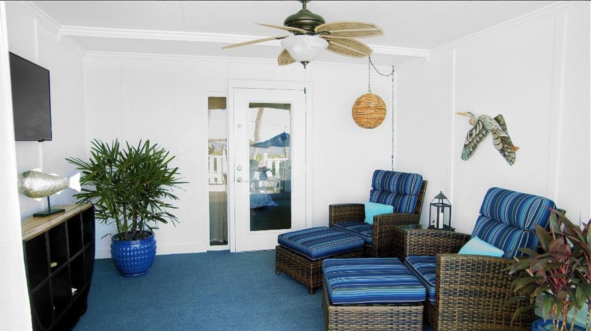 Junior Suite with Pool View - Photo 2