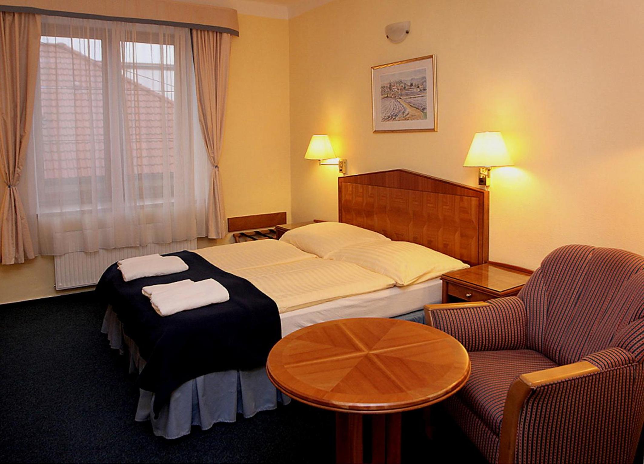 Double or Twin Room - Photo 10