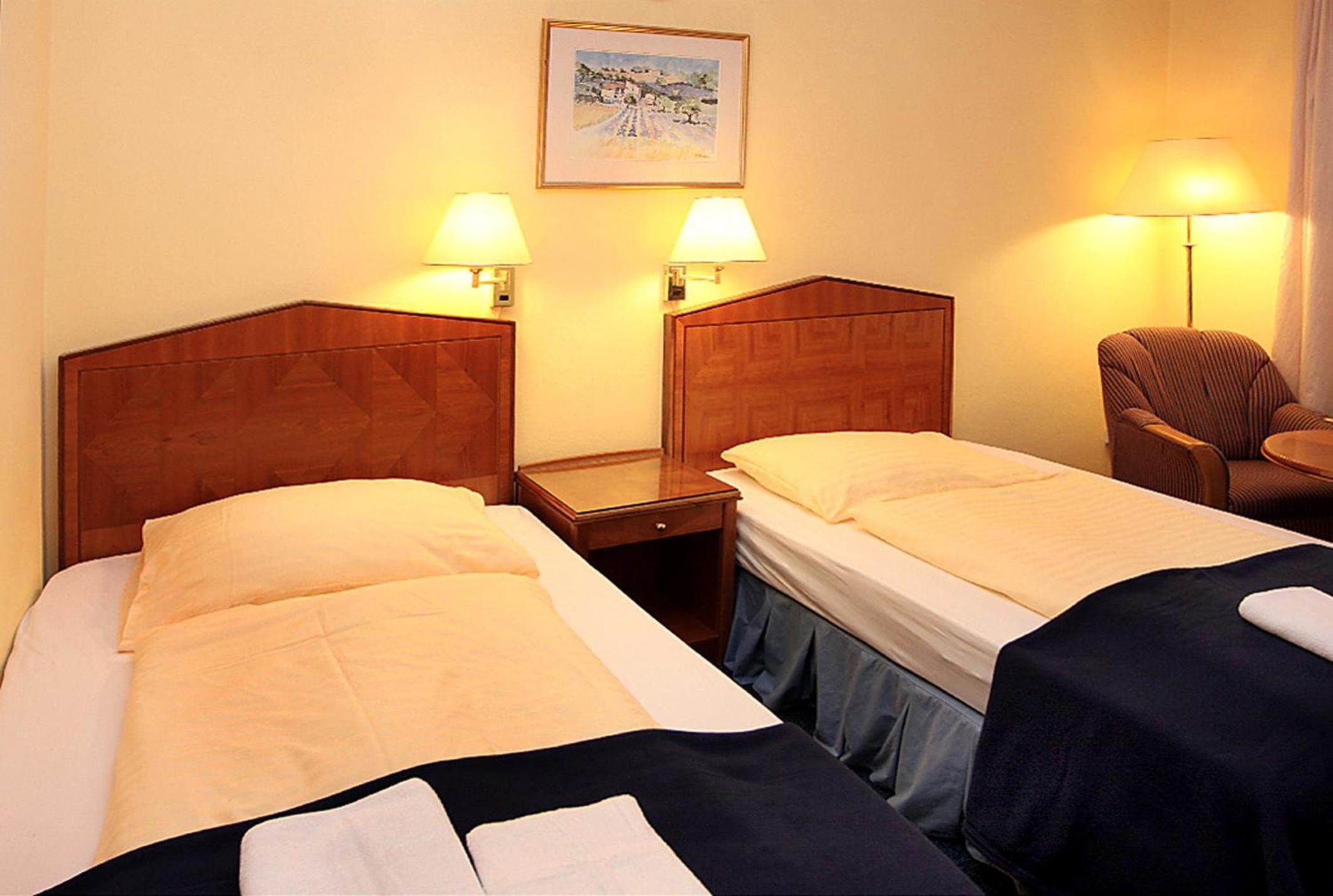 Double or Twin Room - Photo 3