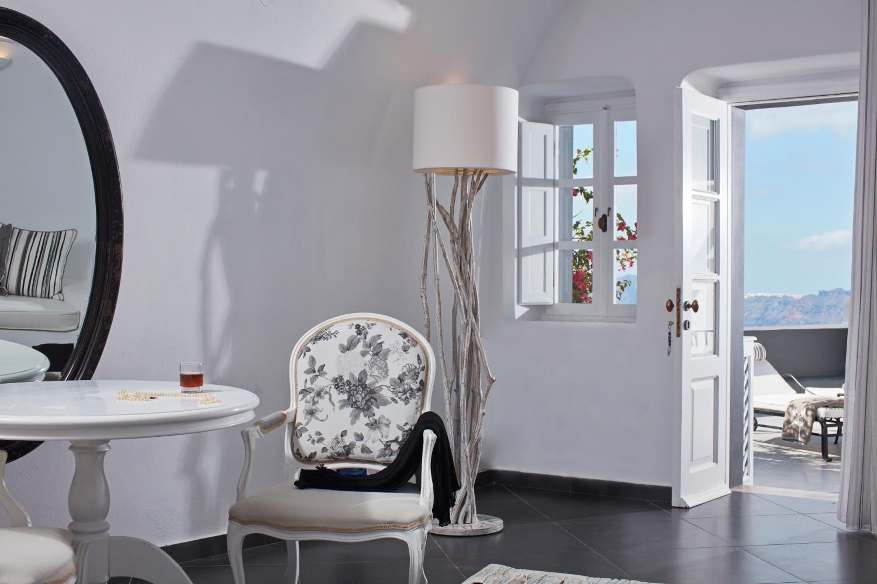 Superior Suite with Sea View and Hot Tub - Photo 4