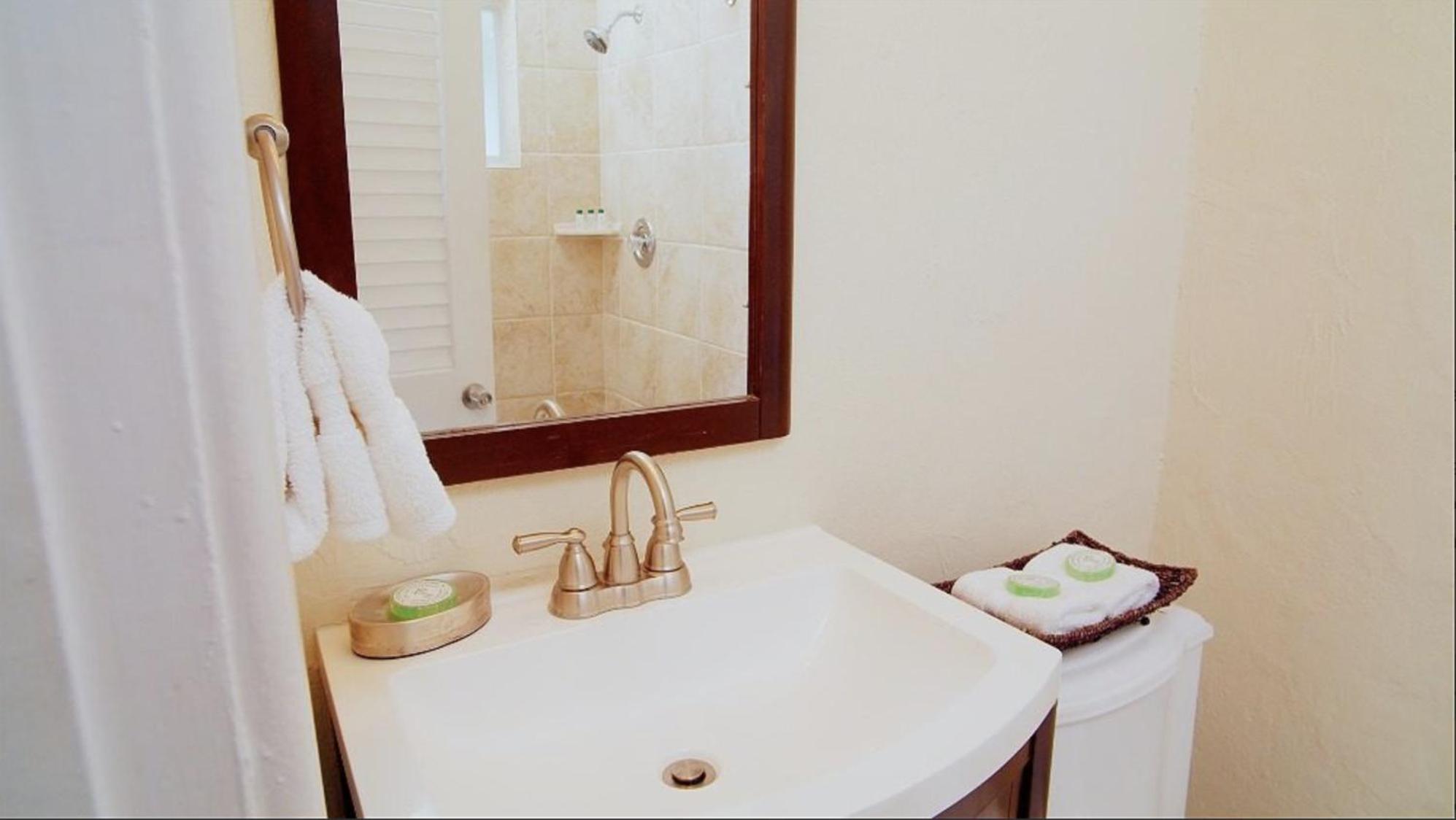Double Room with Balcony and Sea View - Photo 1