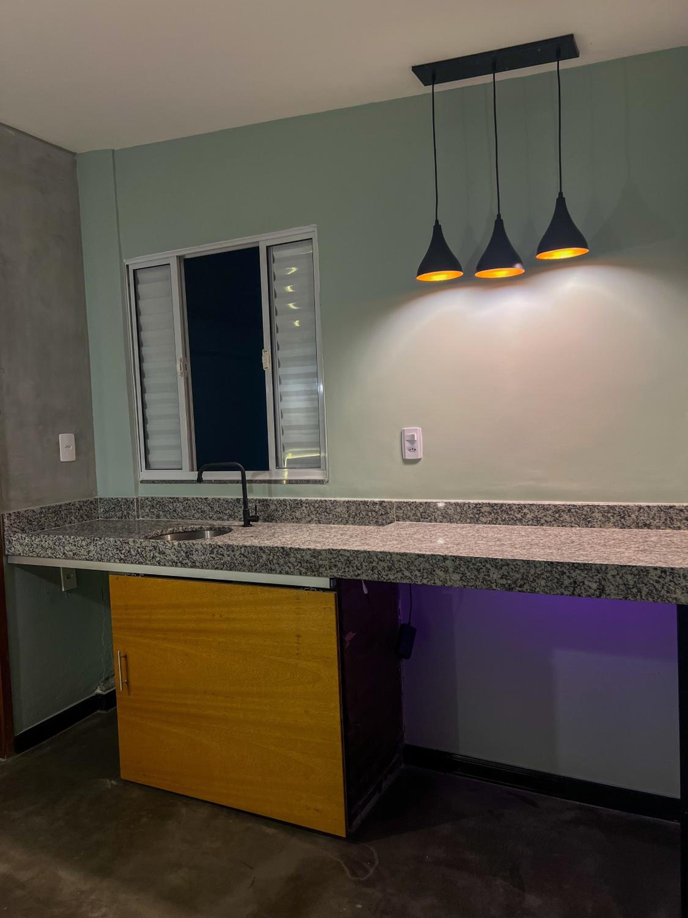 Deluxe Queen Suite - Photo 13