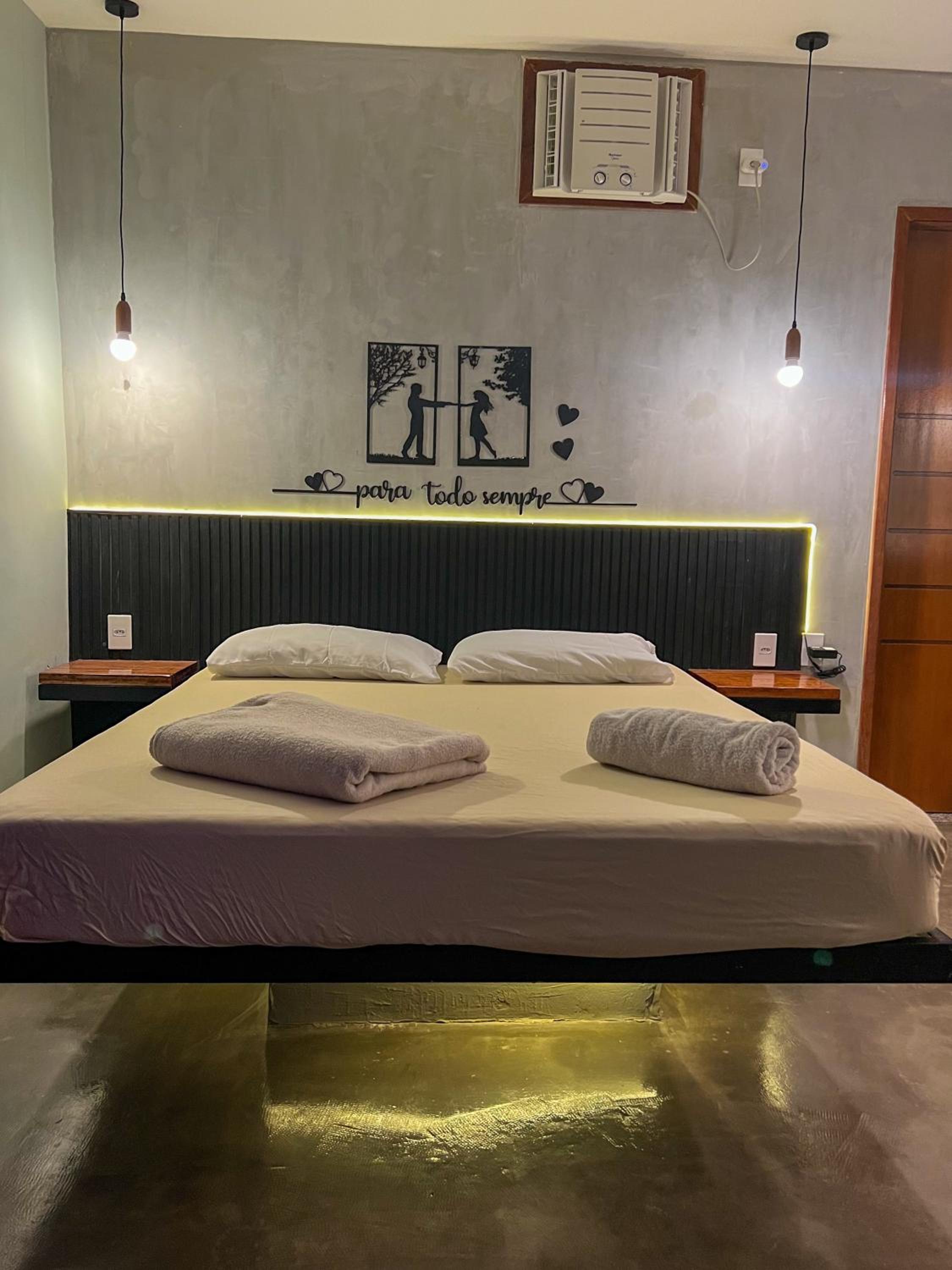 Deluxe Queen Suite - Photo 3