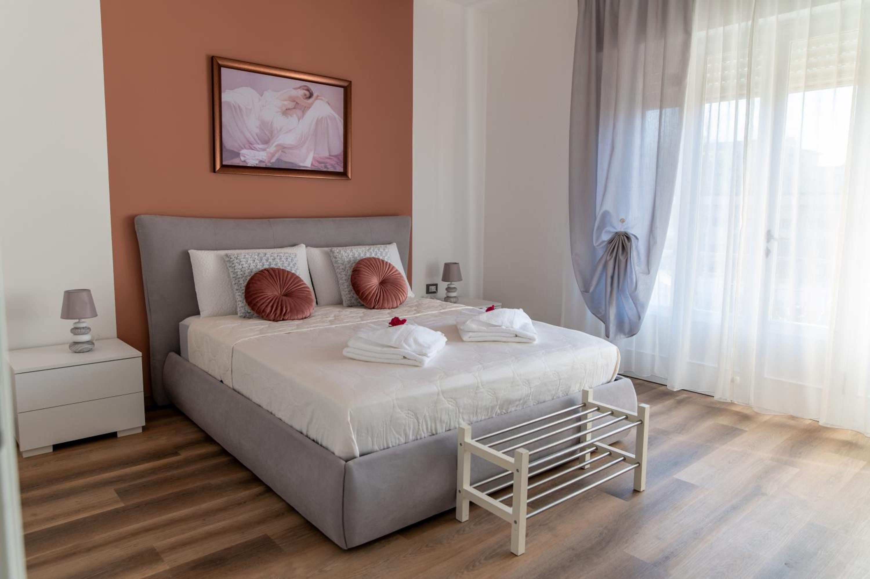 One-Bedroom Deluxe Apartment
