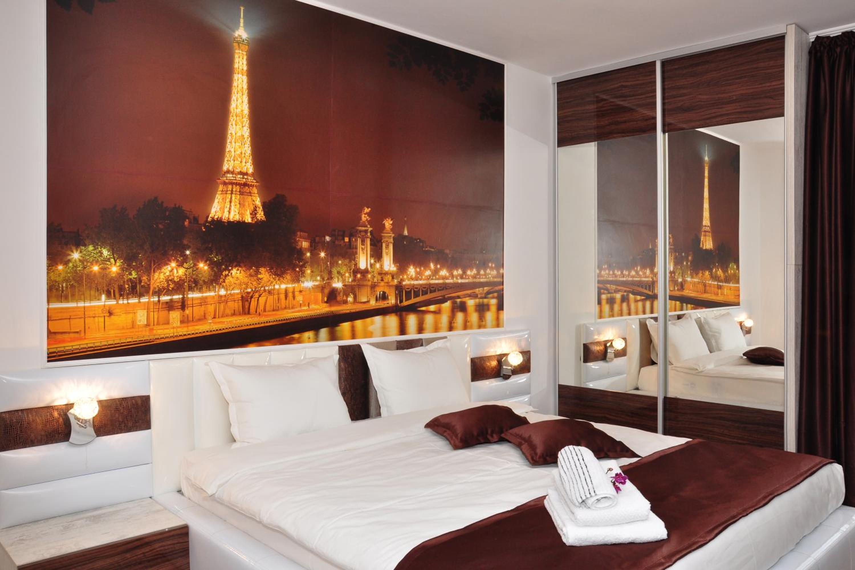 One-Bedroom Apartment "Paris" - Photo 1