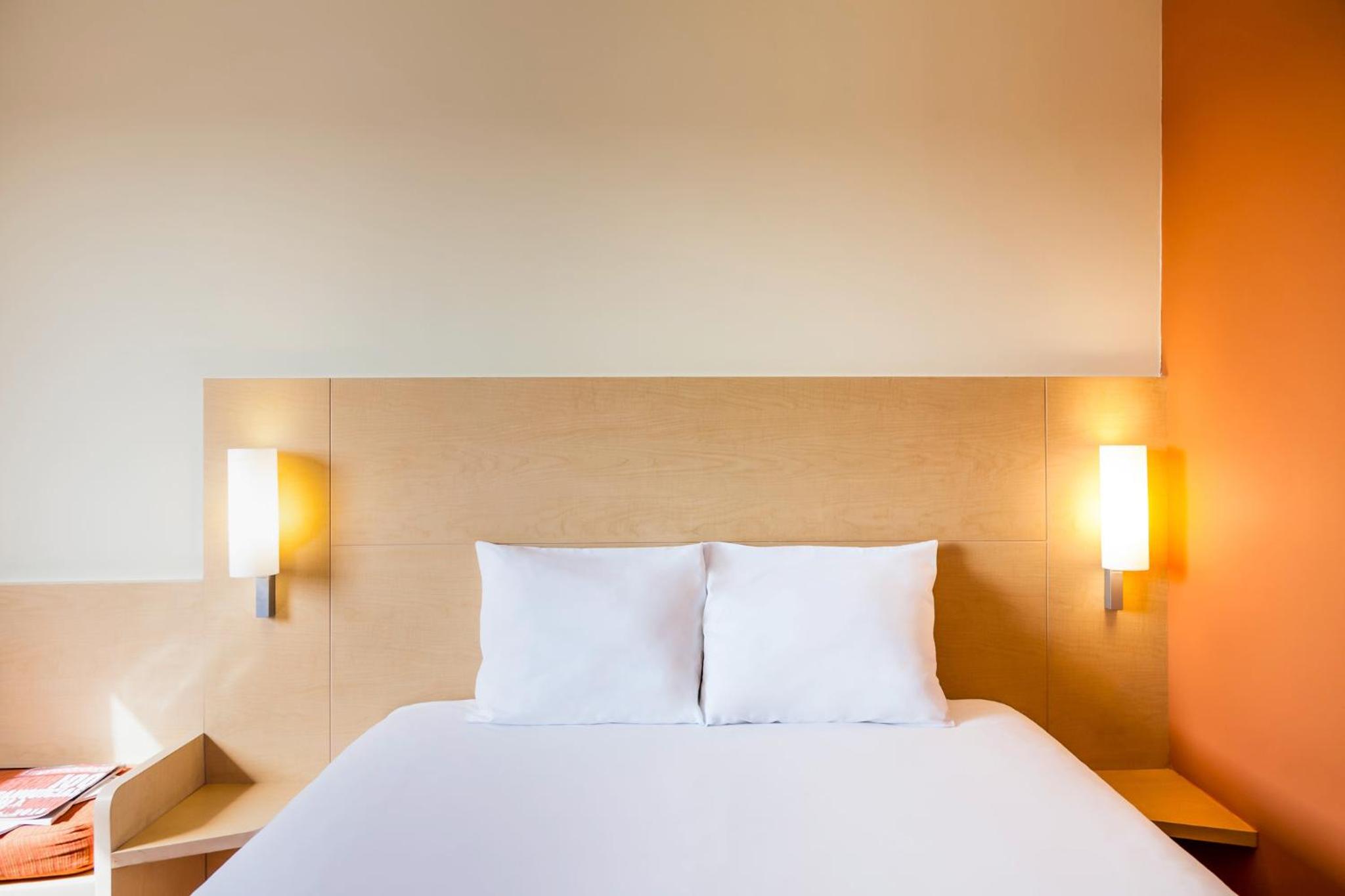 Standard Room with One Double Bed and One Single Bed - Photo 1