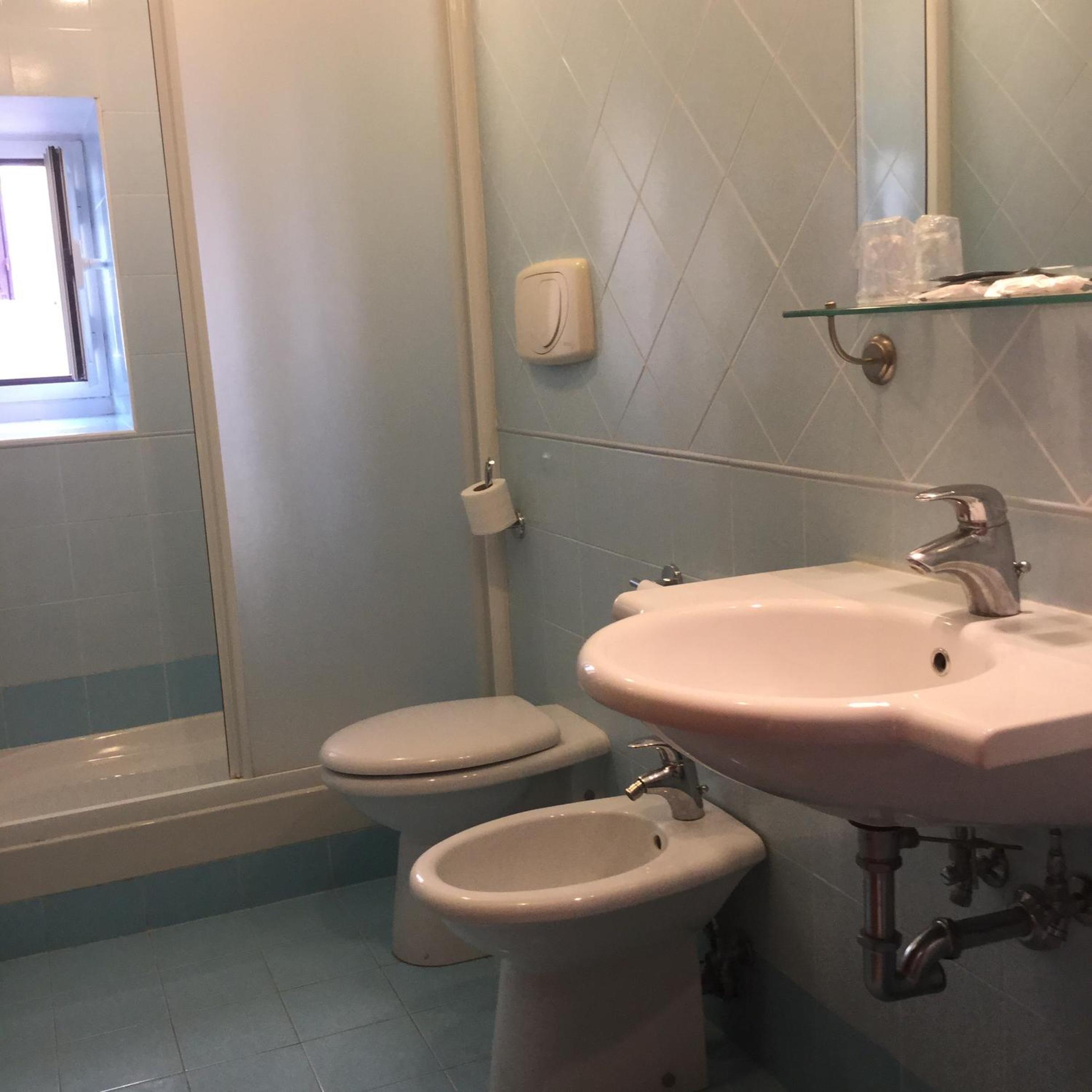 Double or Twin Room - Photo 15