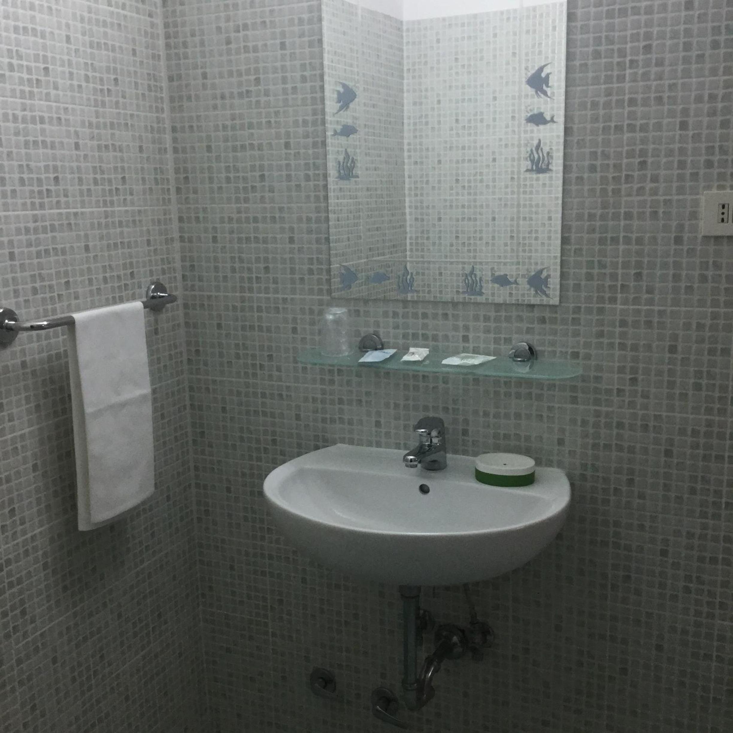Double or Twin Room - Photo 13