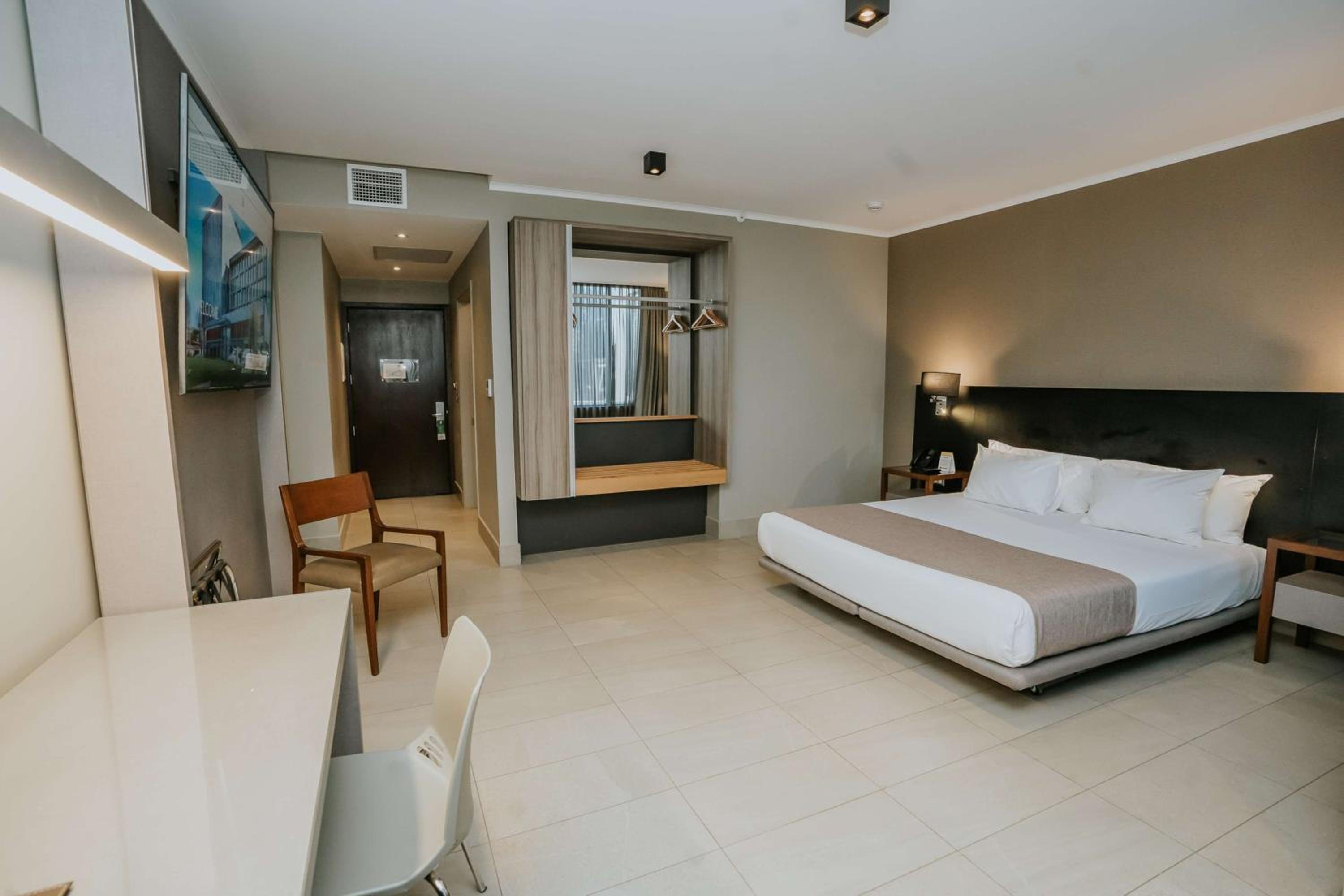King Room - Disability Access/Non-Smoking photo 1