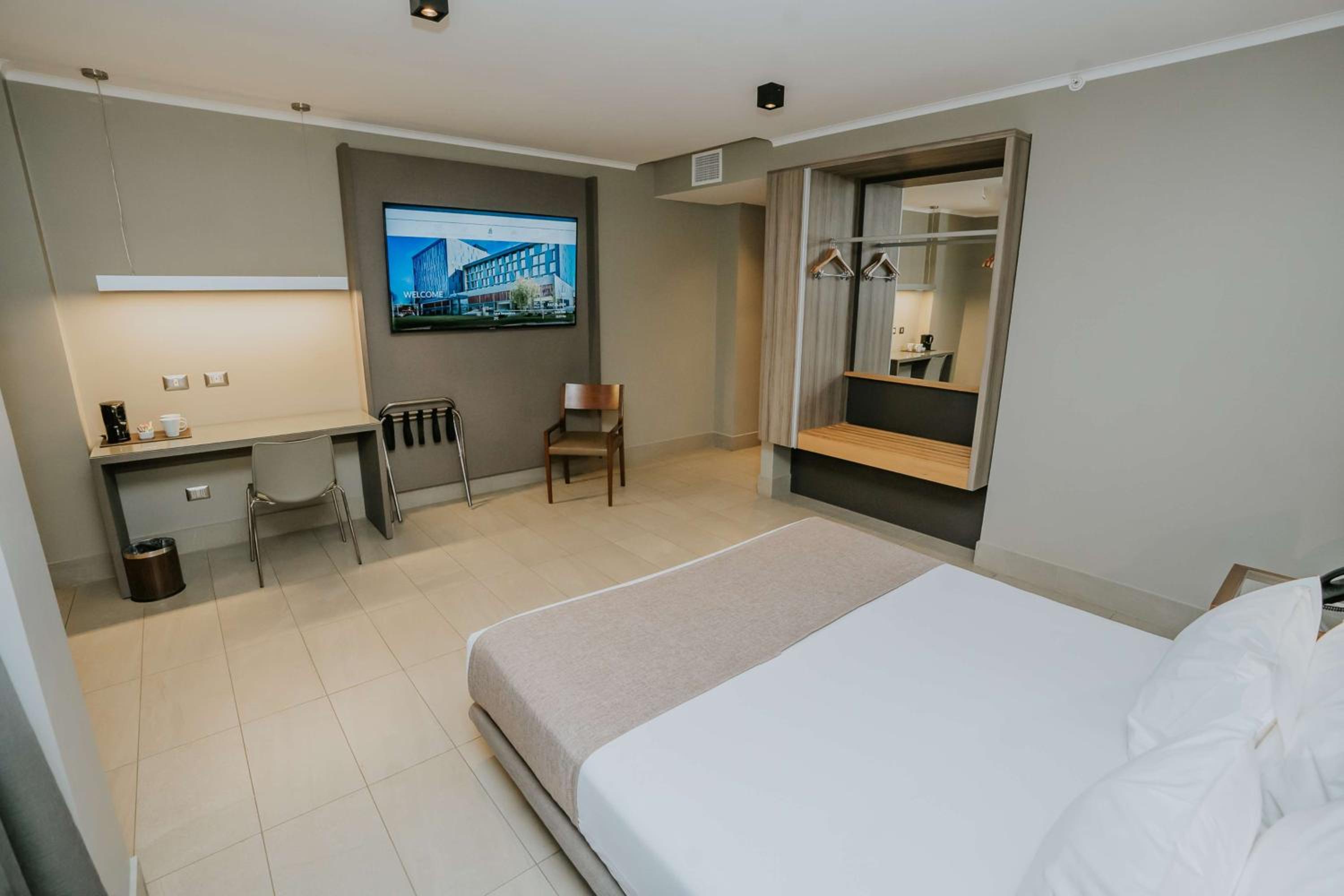King Room - Disability Access/Non-Smoking photo 3
