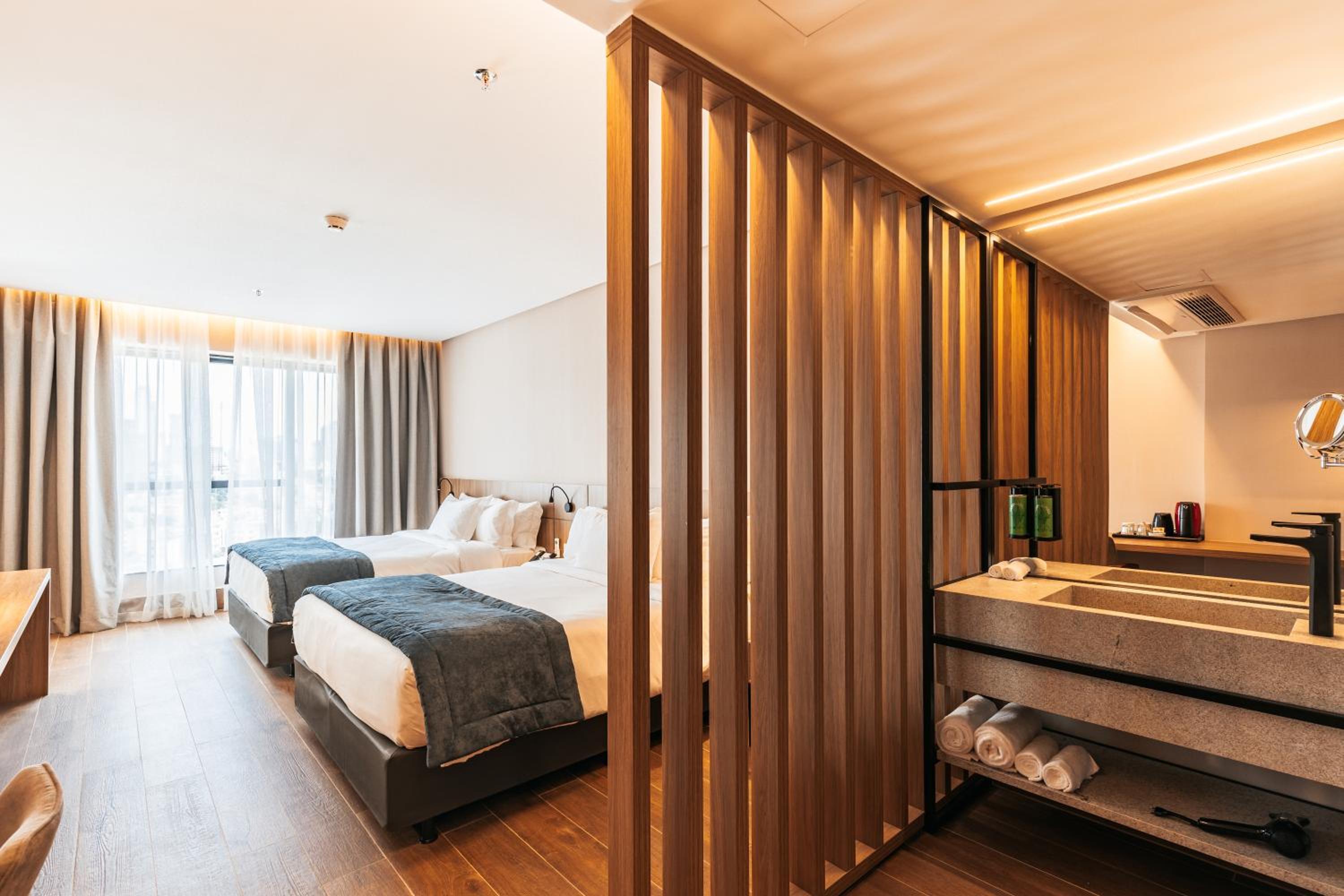 Deluxe Family Suite