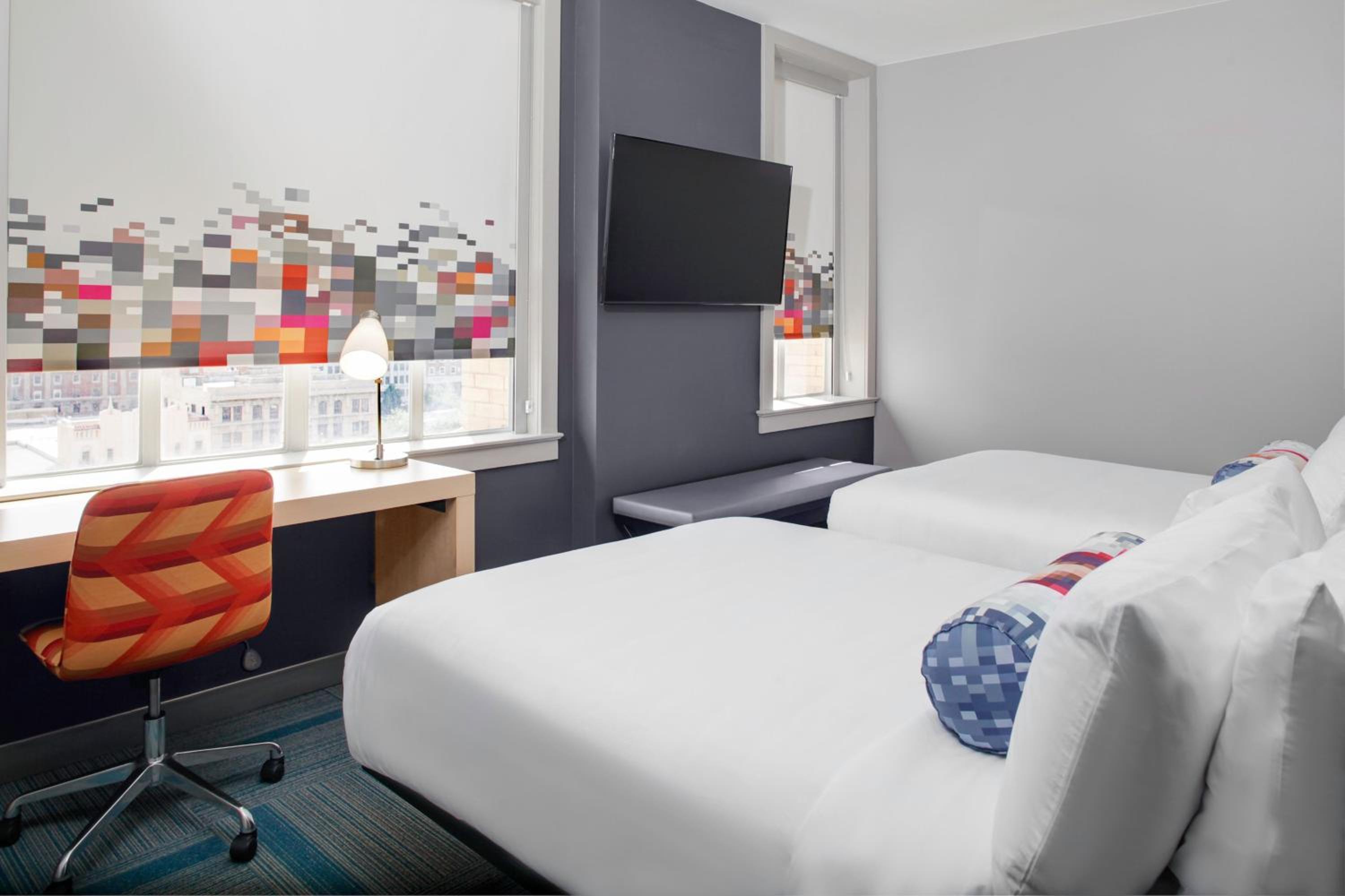 Aloft Double Room - Mobility Accessible with Roll-In Shower photo 1