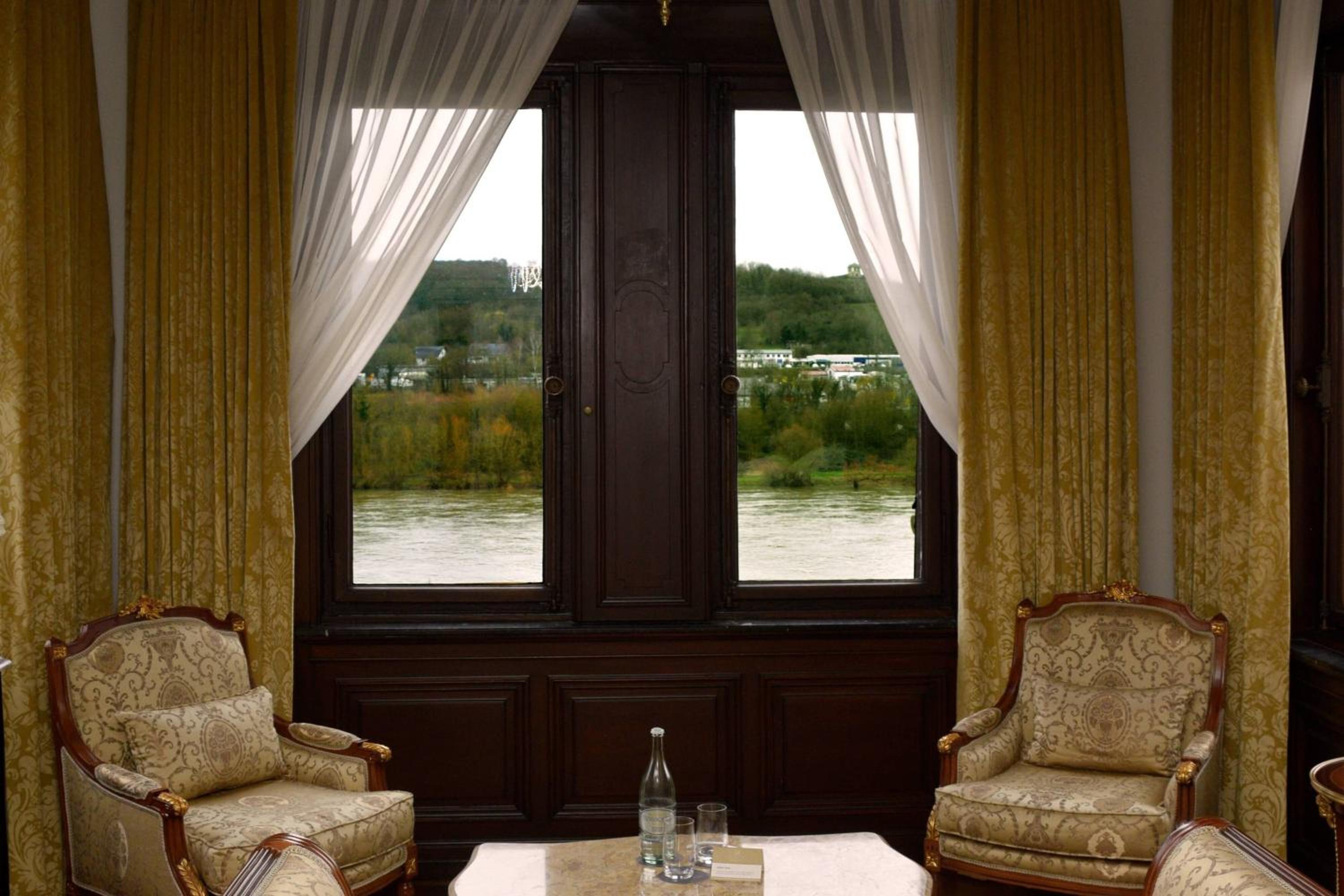 Moselle view, Junior Suite, 1 King, River view - Photo 9