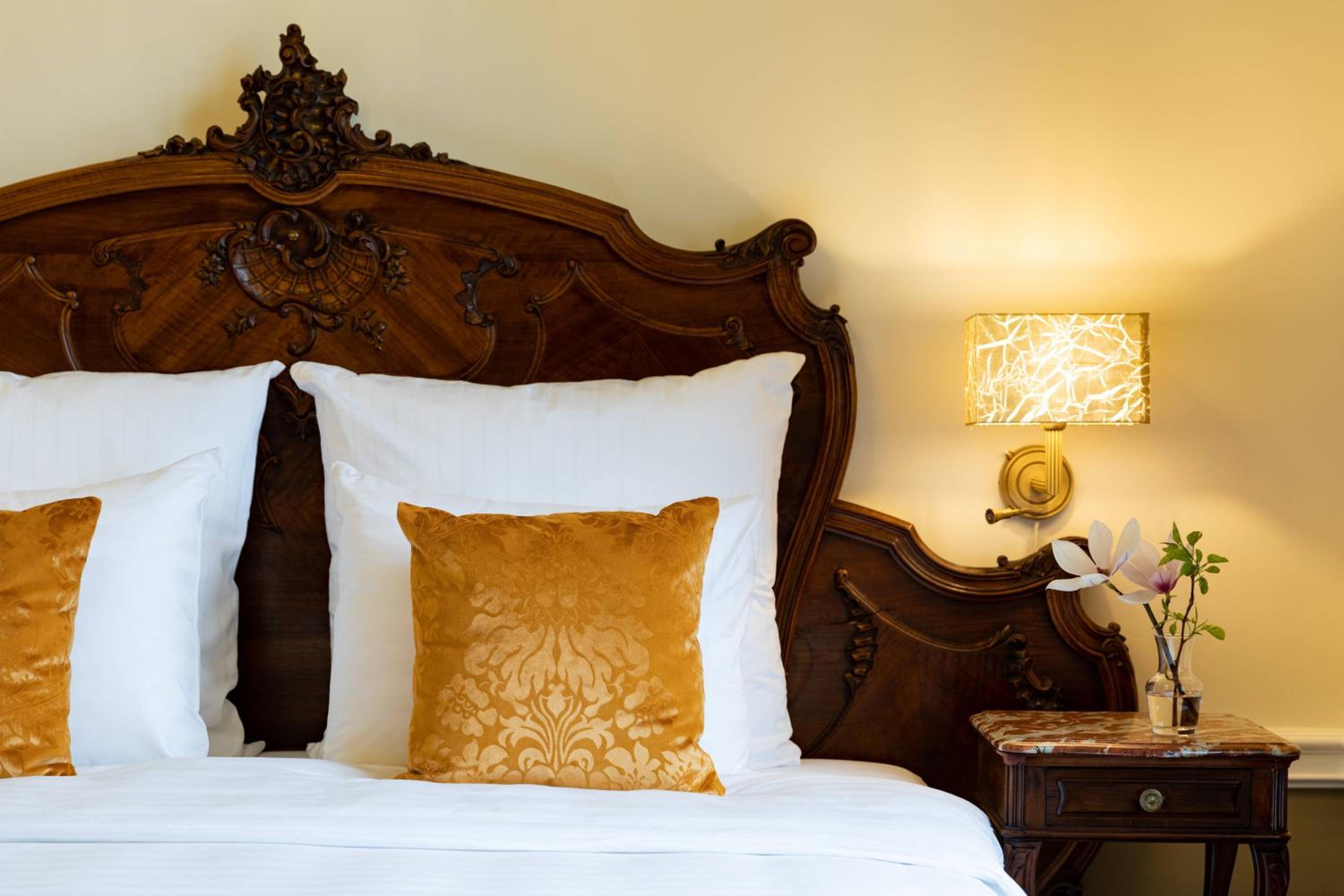 One-Bedroom King Suite