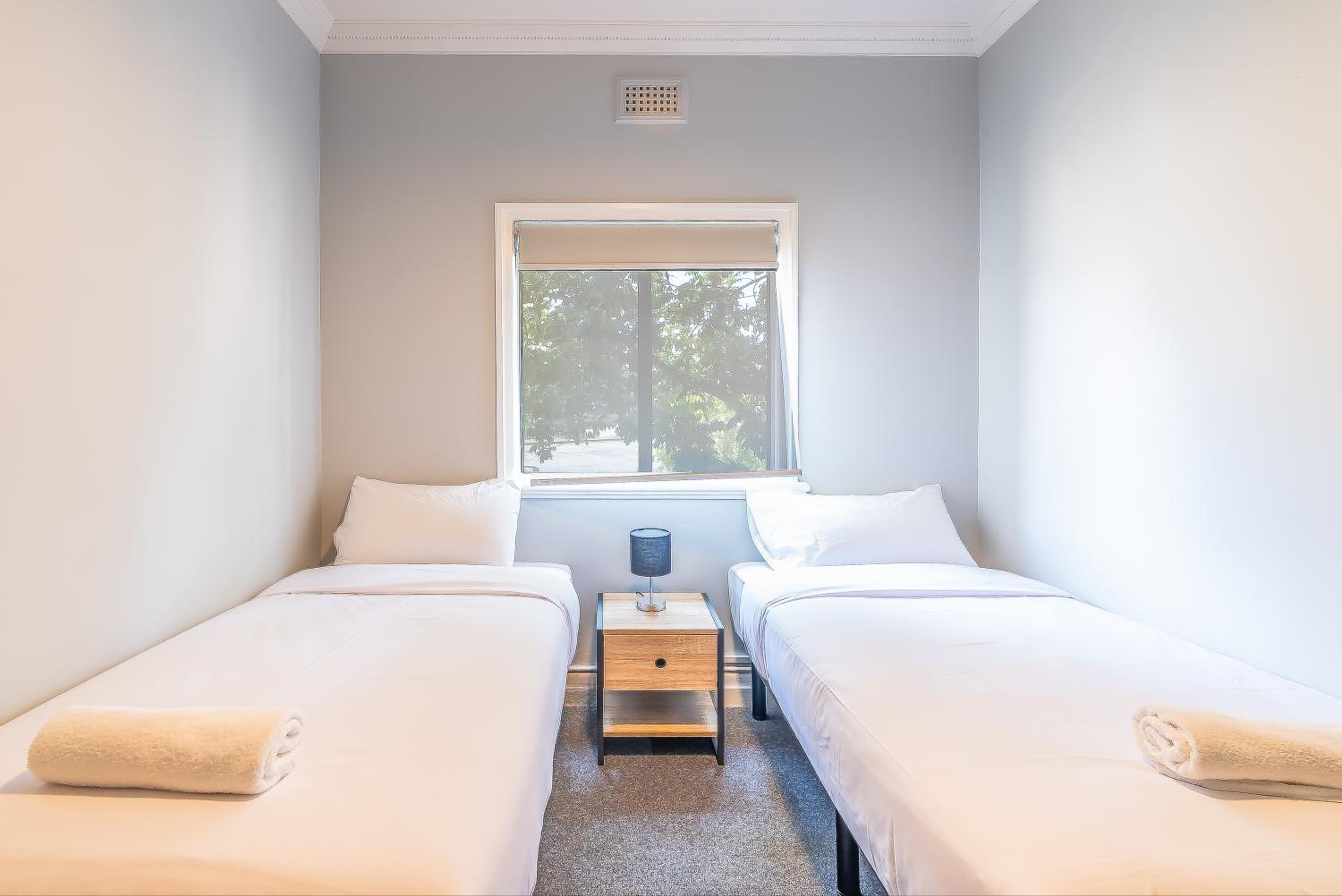 Arran Twin With Shared Bathroom & A/C
