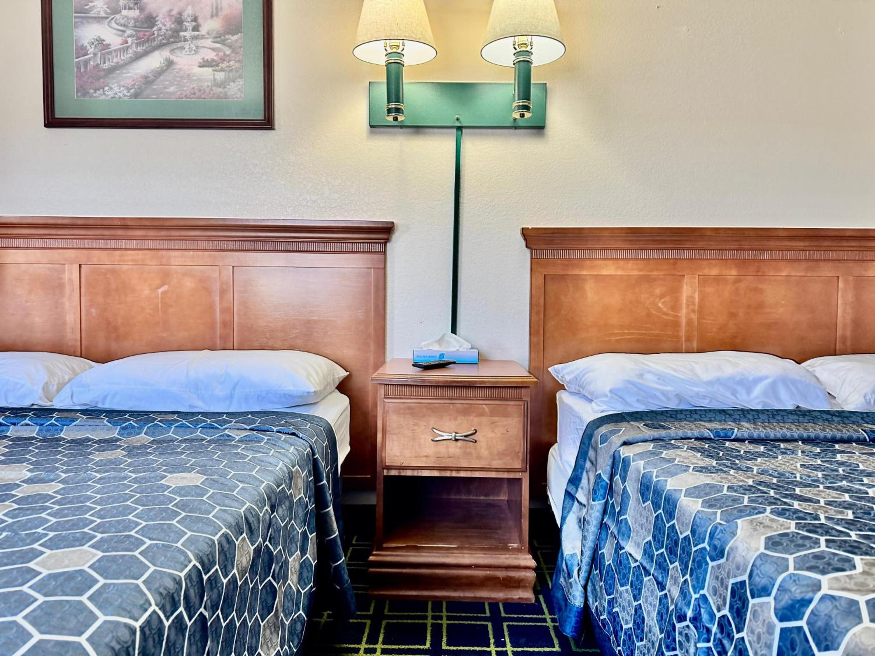 Deluxe Queen Room with Two Queen Beds photo 1
