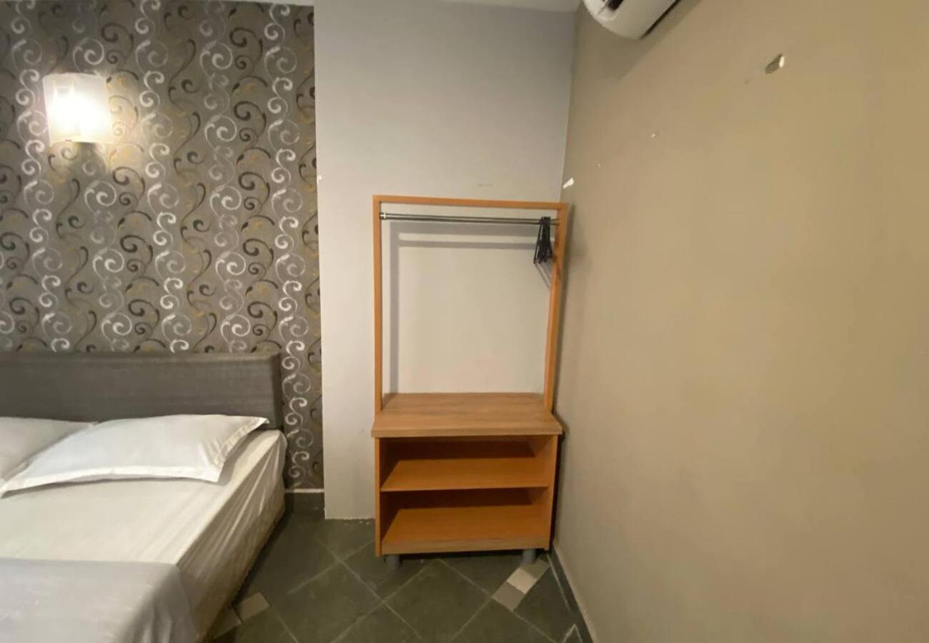 Standard Queen Room - Photo 2