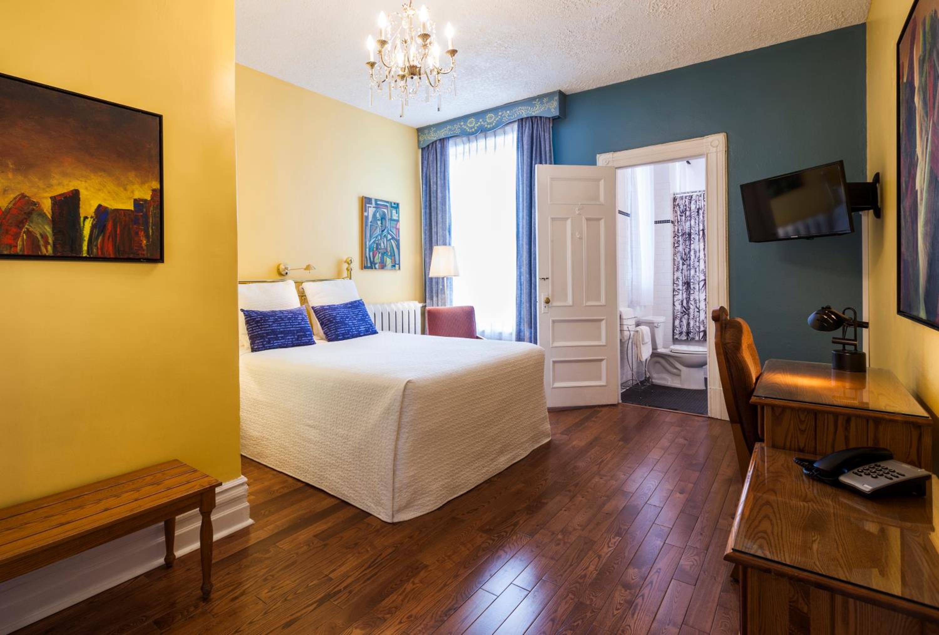 Comfort Queen Room