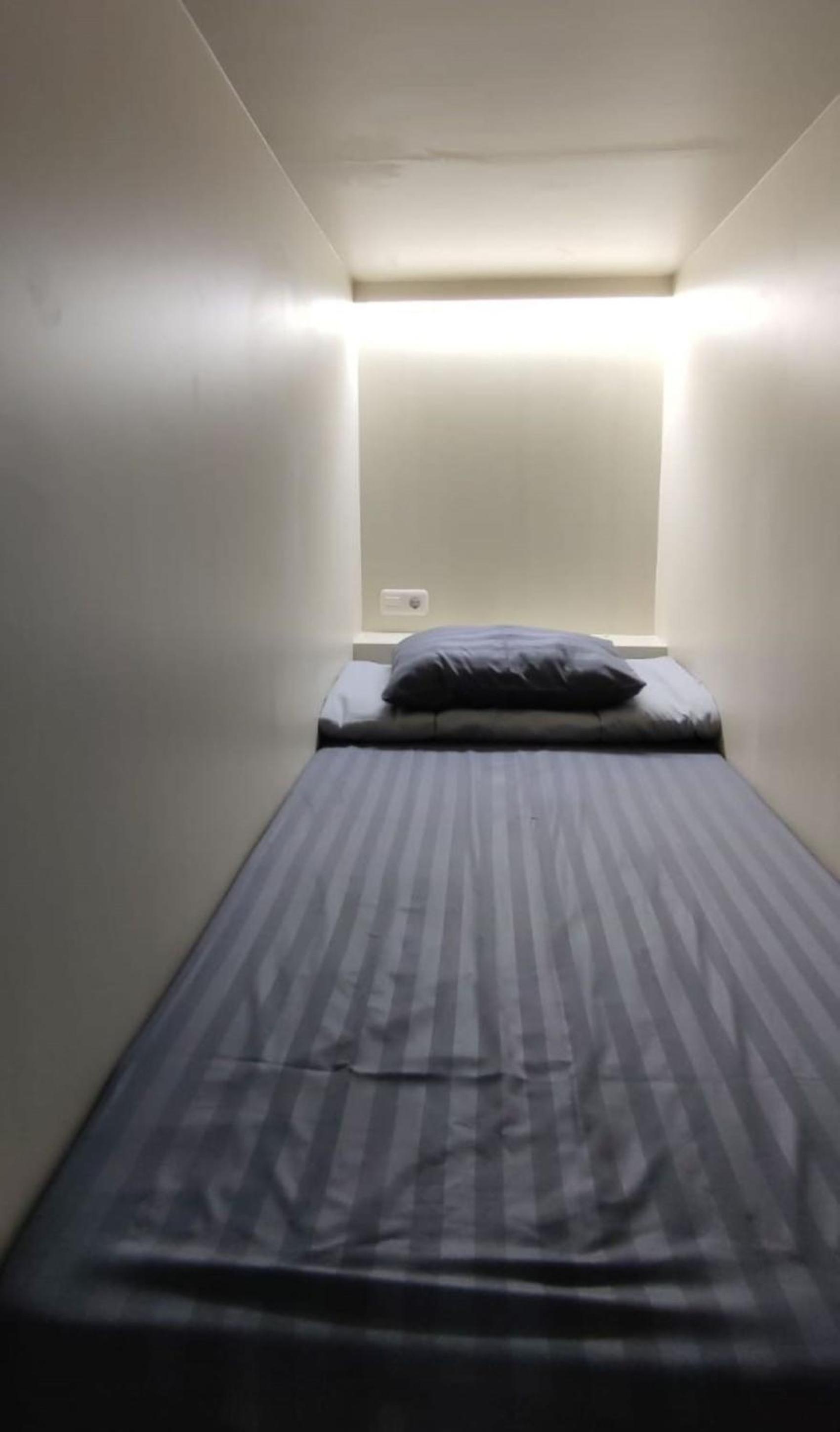 8-Bed Mixed Dormitory Room photo 1