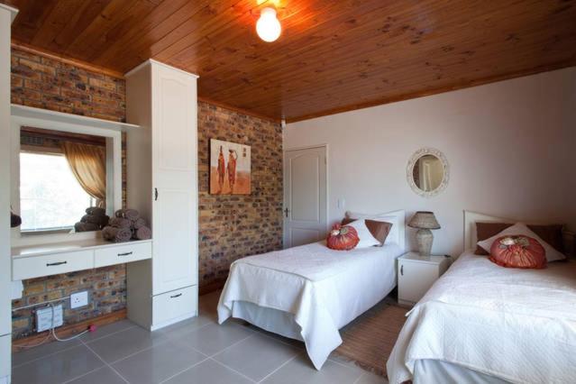 Twin Room with Shower photo 2