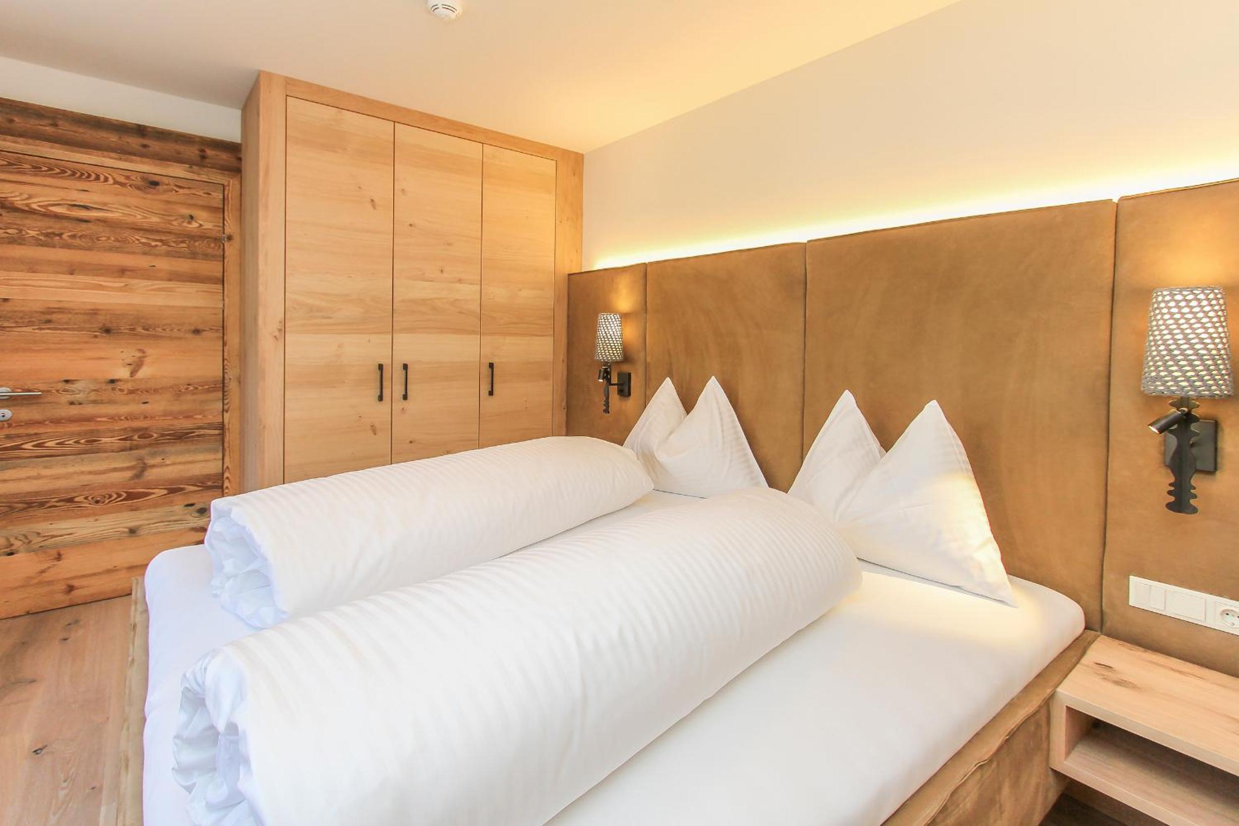 Junior Suite with Balcony - Photo 7