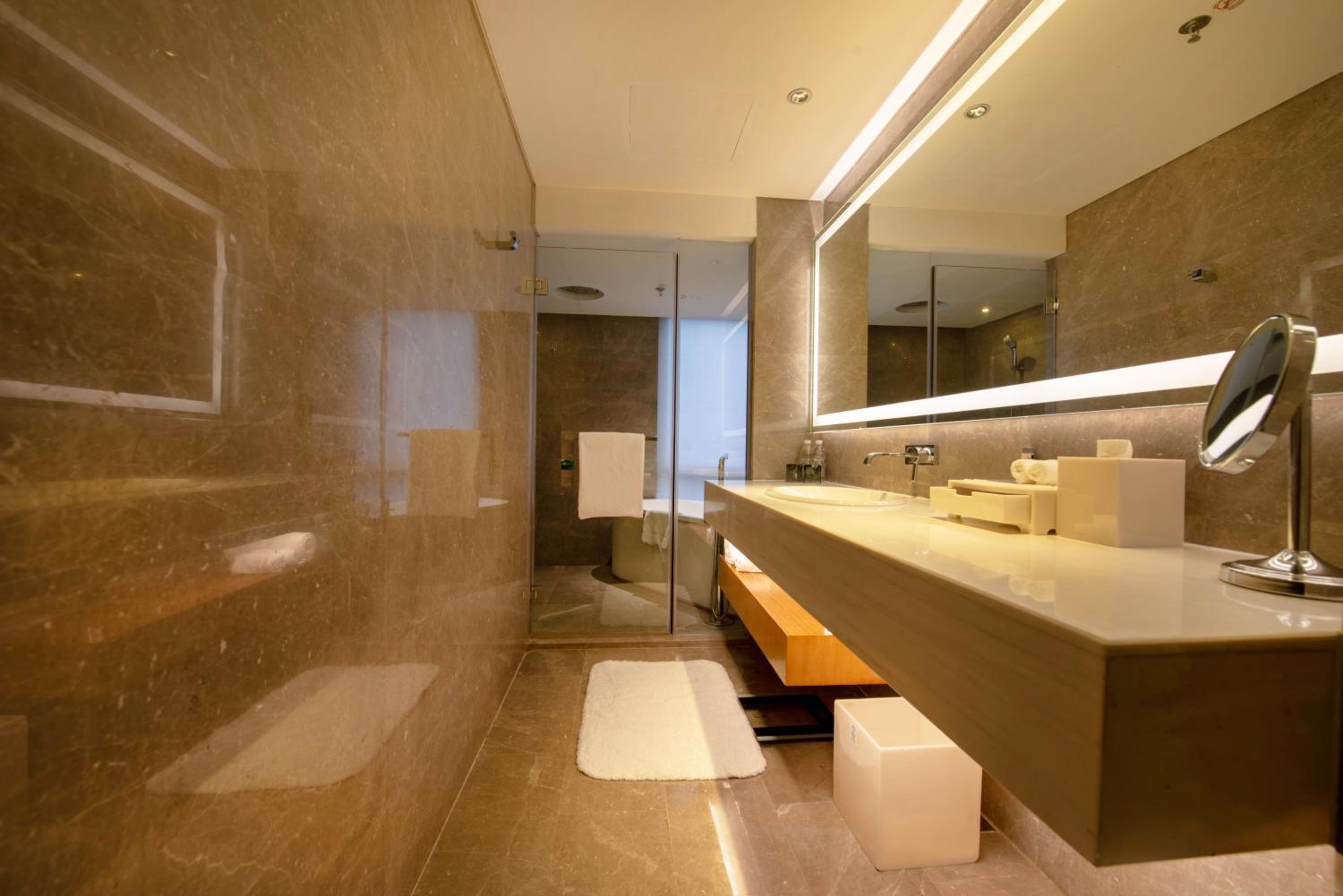 King Room with CBD View on High Floor - Photo 4