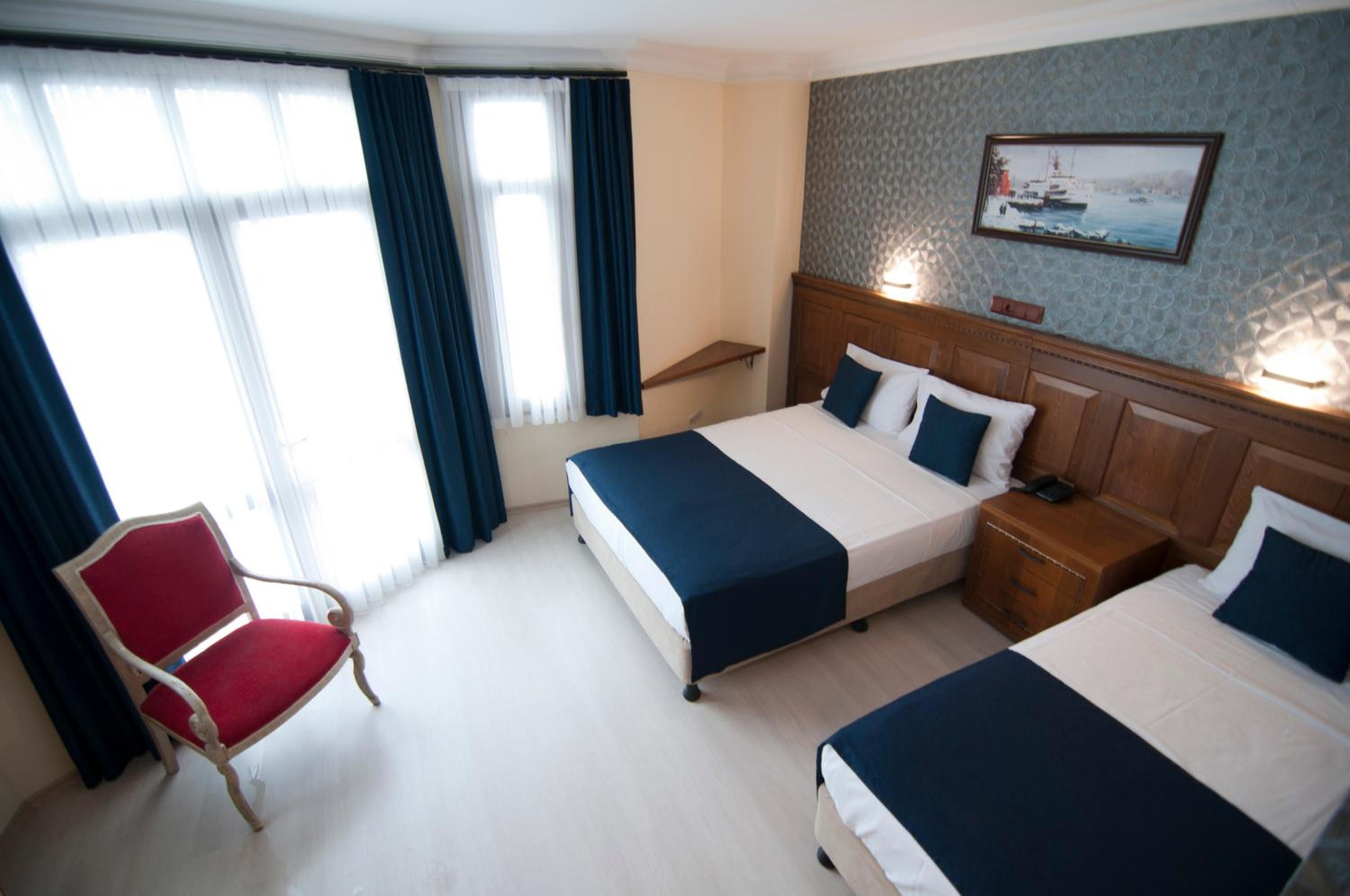 Superior Triple Room photo 3