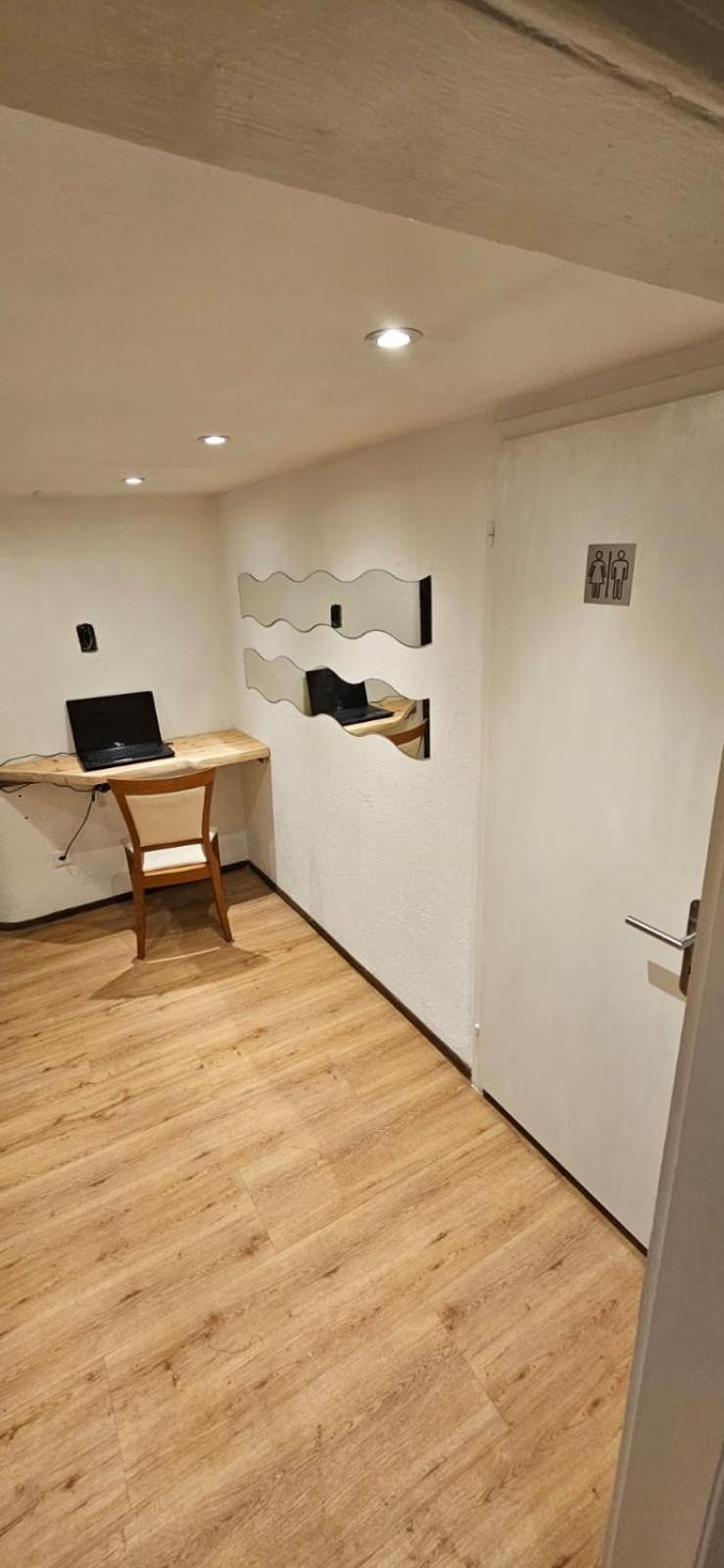 Deluxe One-Bedroom Apartment - Photo 5