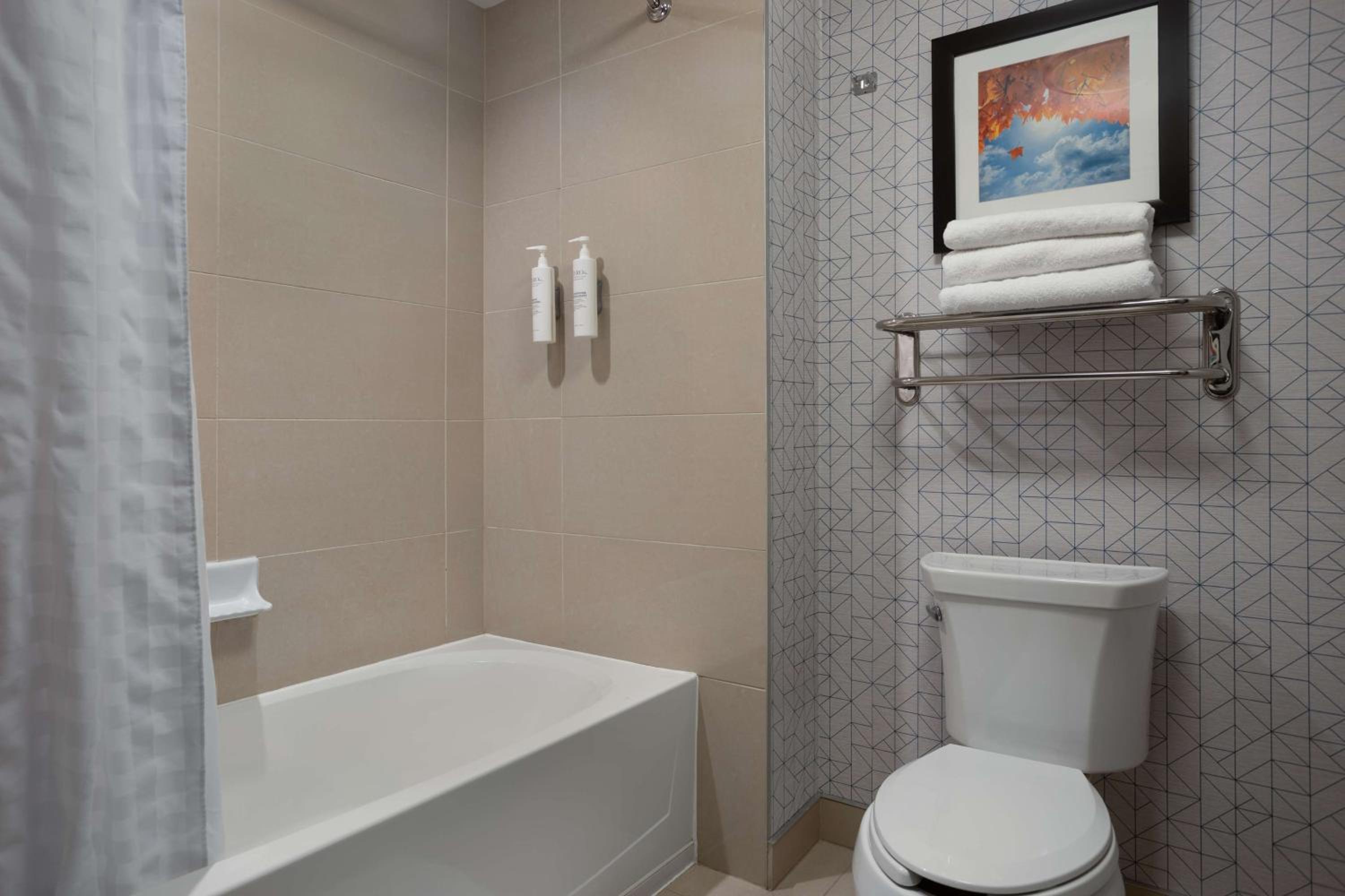 Two-Bedroom Suite - Non-Smoking photo 2