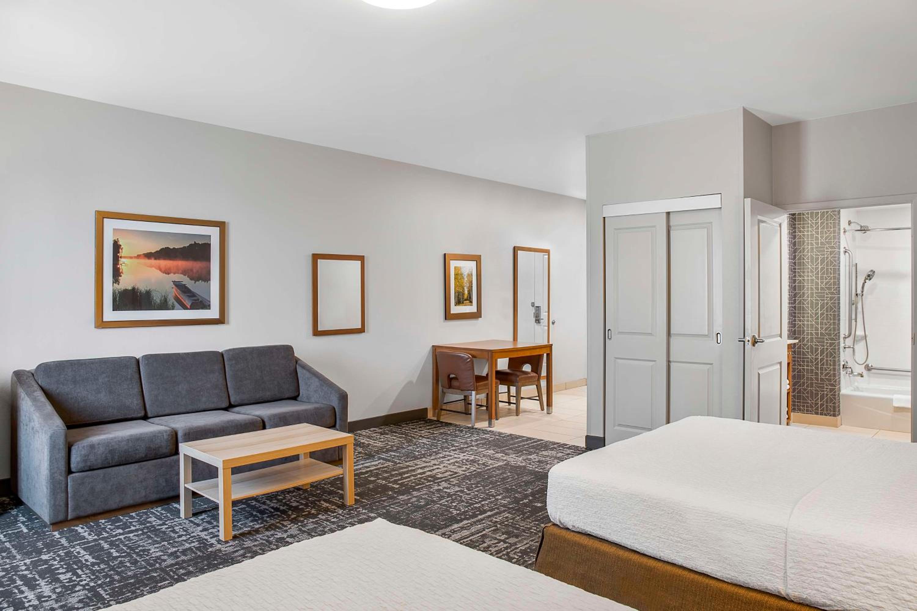 Queen Studio with Two Queen Beds - Non-Smoking