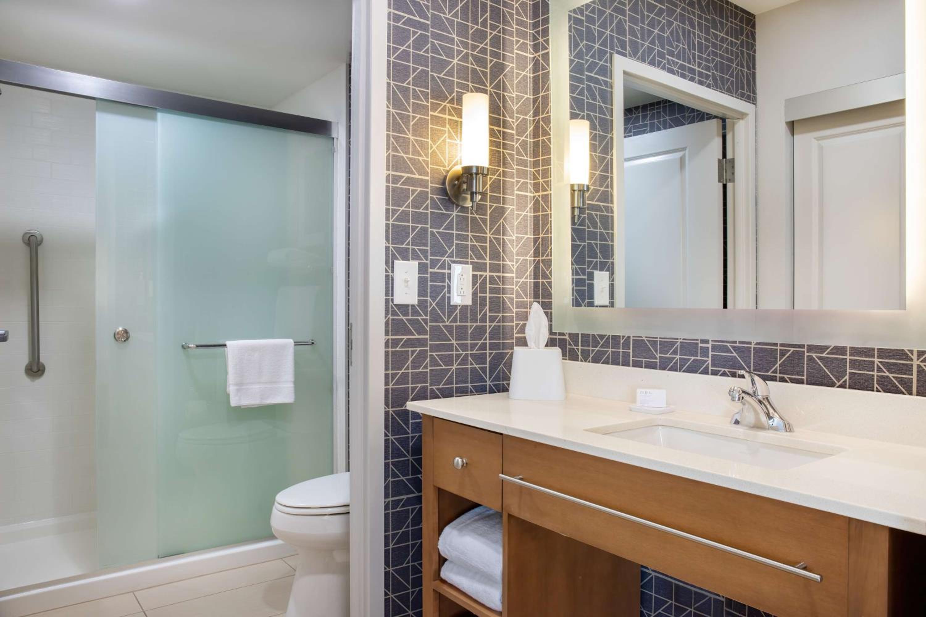 Suite, 1 King Bed, Accessible, Bathtub