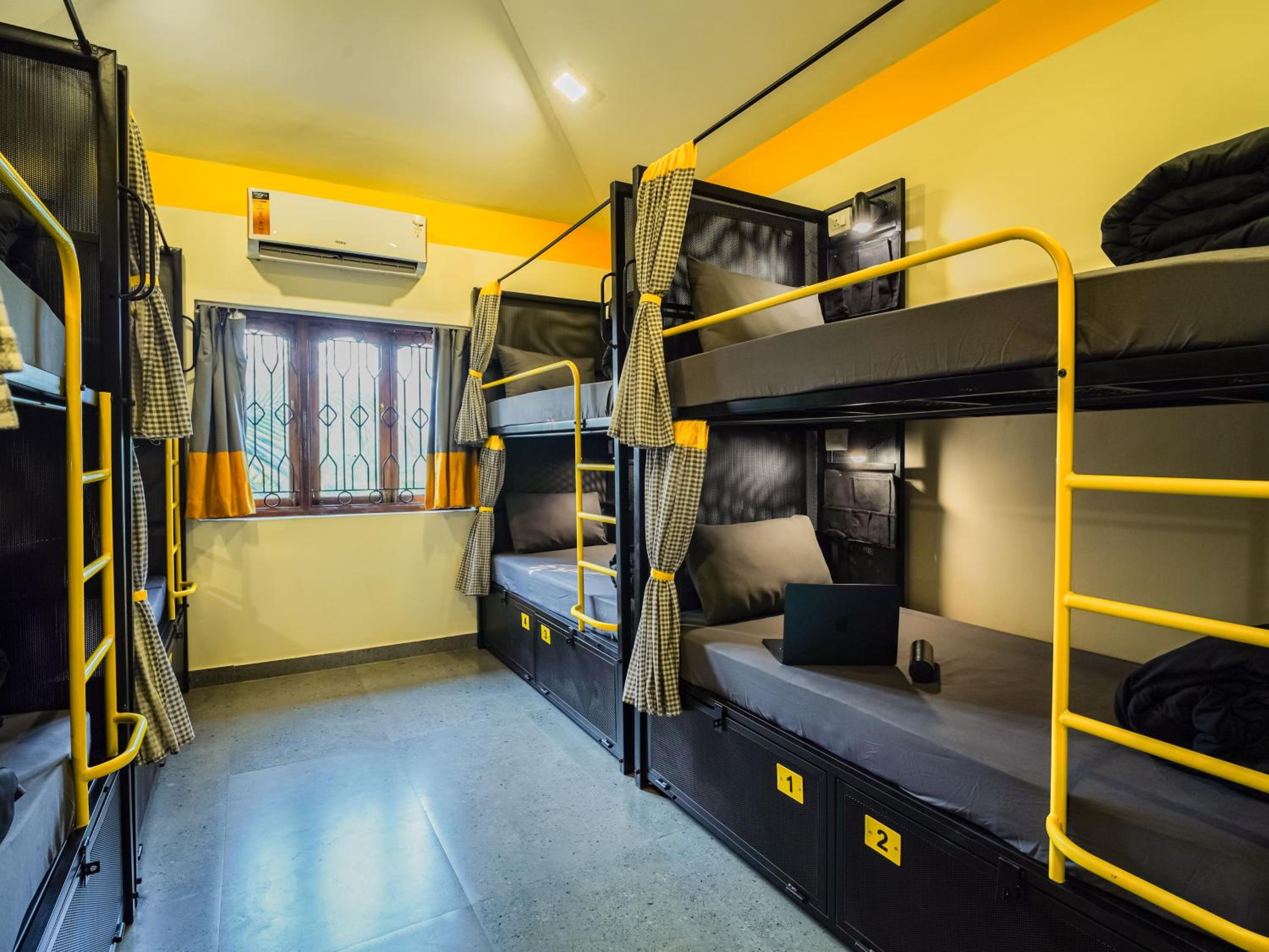 Bed in 8-Bed Mixed Dormitory Room photo 3