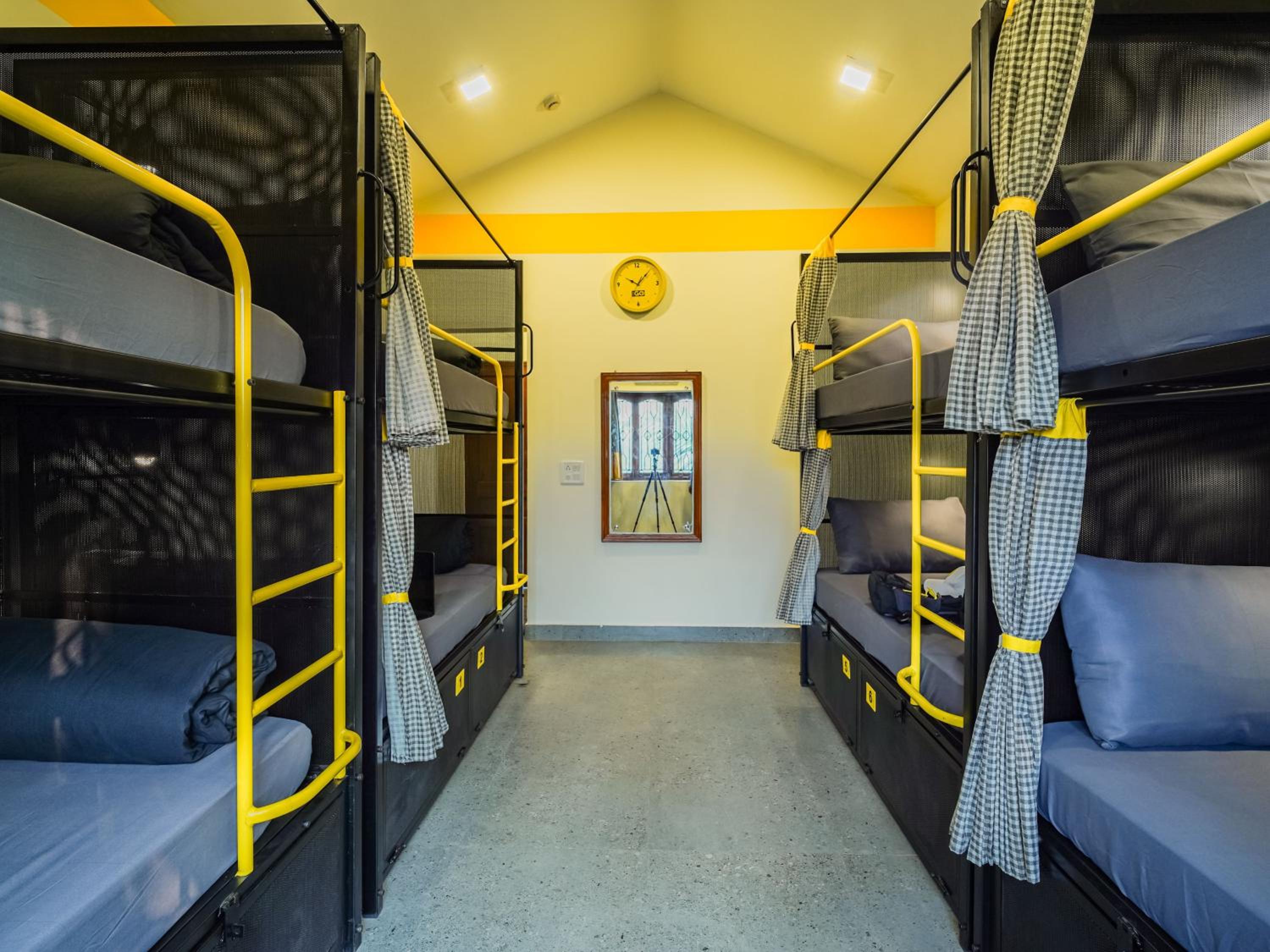 Bed in 8-Bed Mixed Dormitory Room photo 1