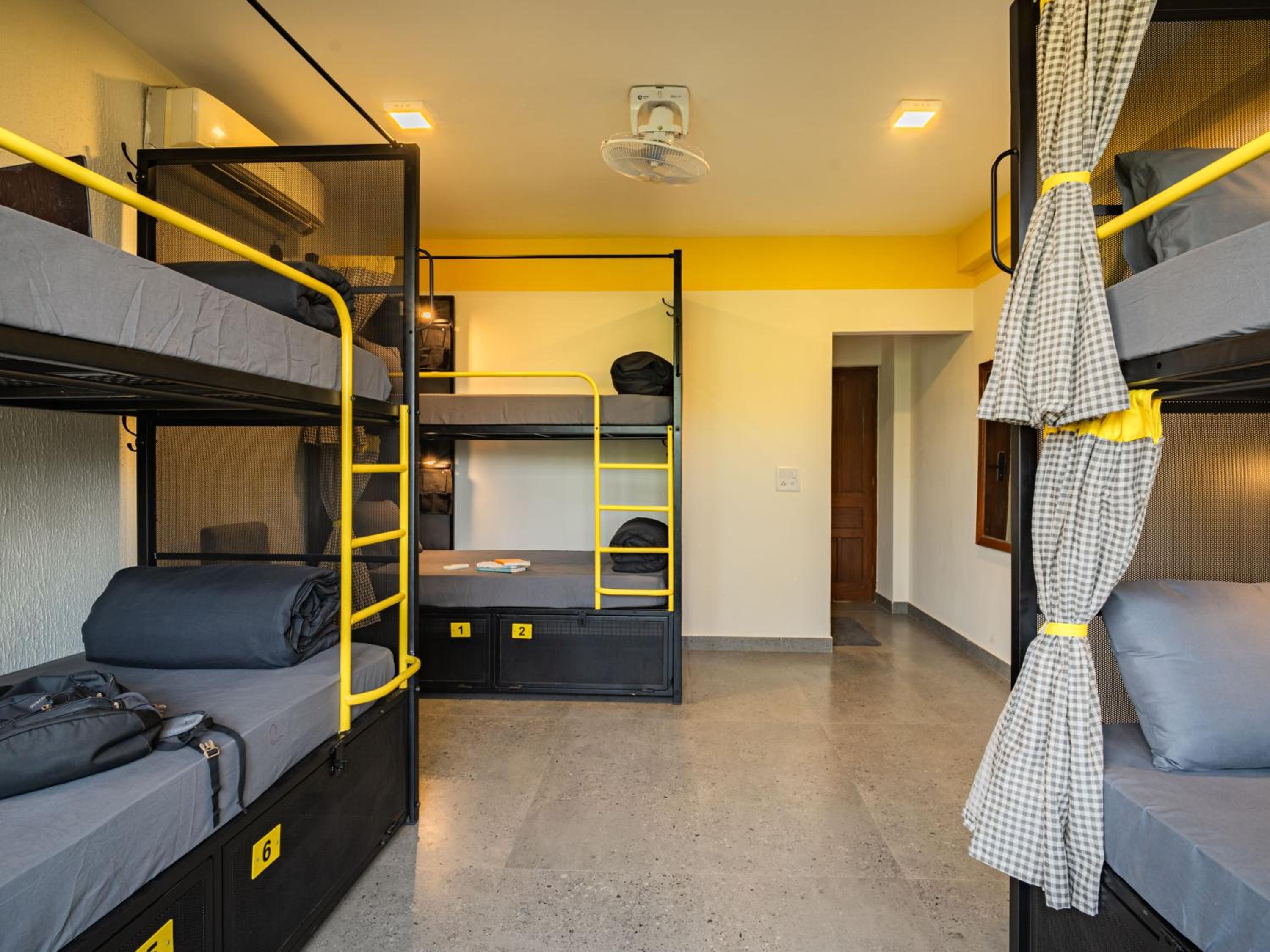 Bed in 6-Bed Mixed Dormitory Room photo 3