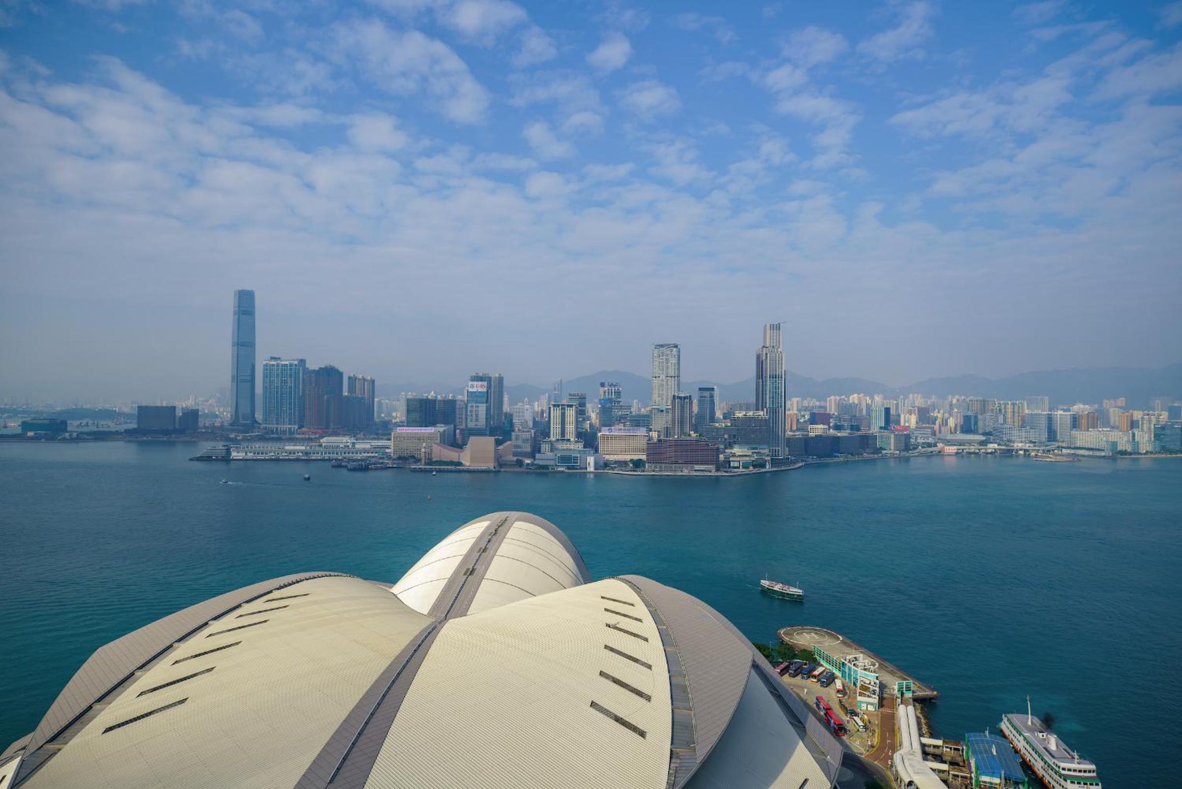 Queen Room with Victoria Harbor View