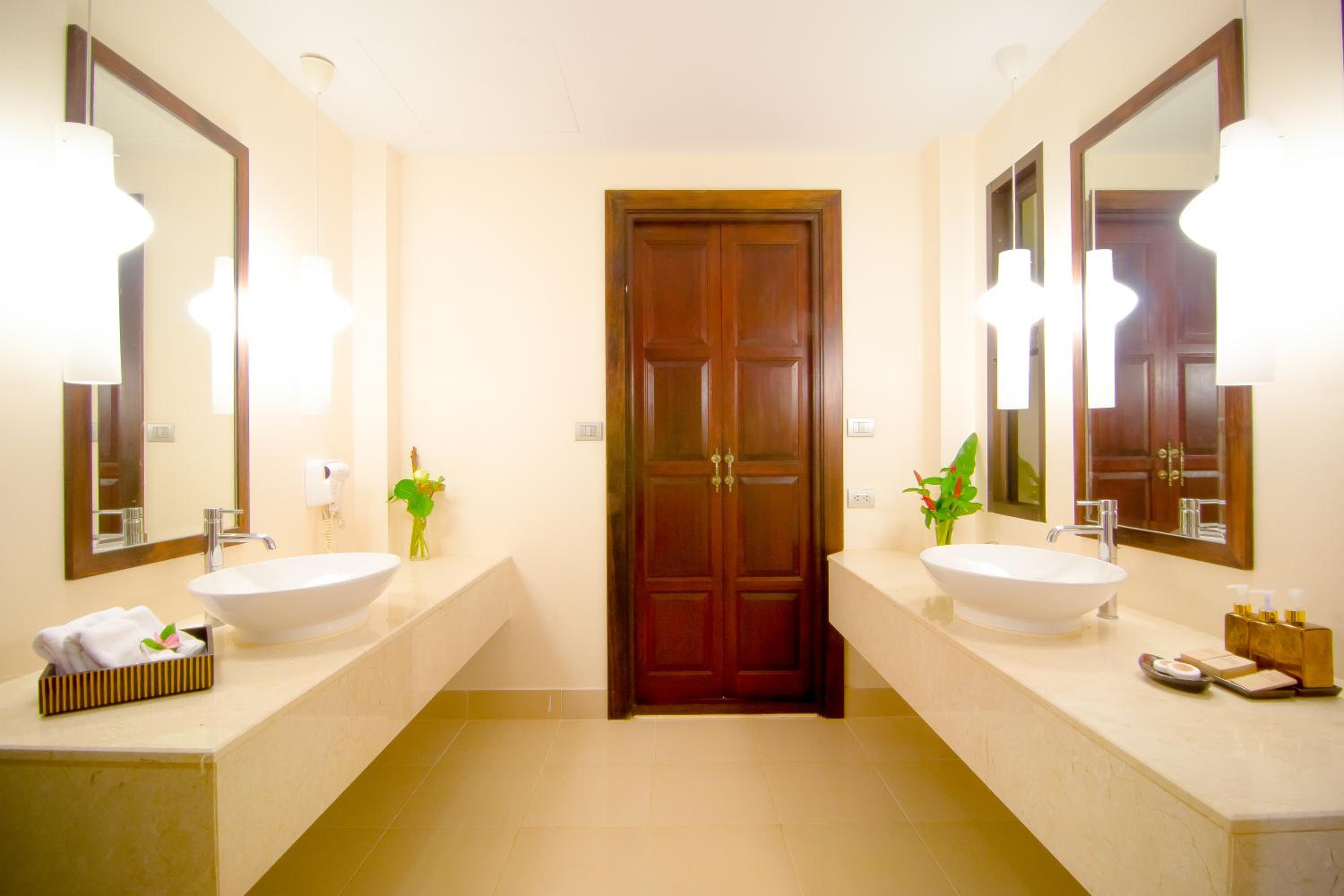 One Bedroom Jacuzzi Villa - Photo 5