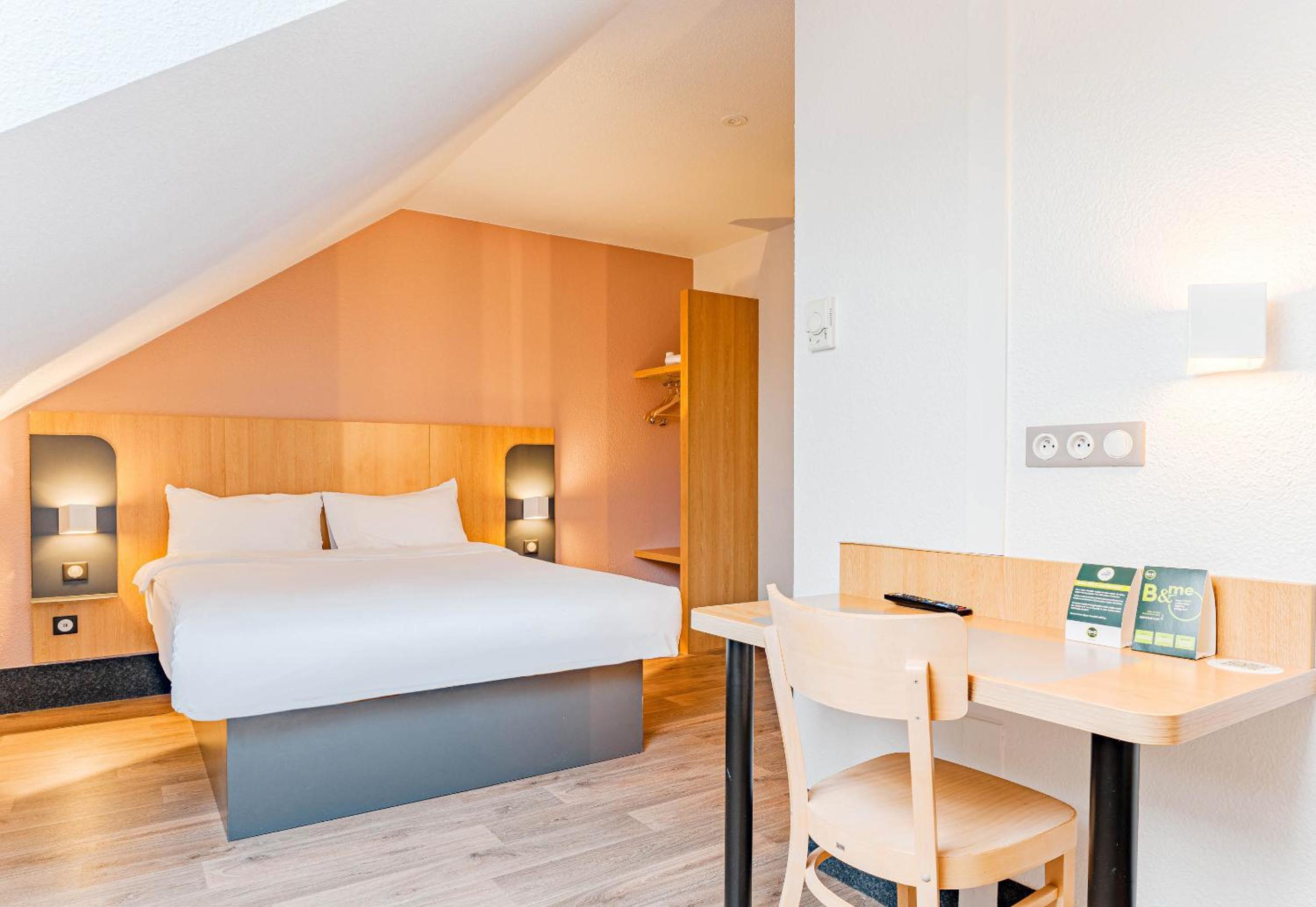 Double Room - Disability Access photo 3