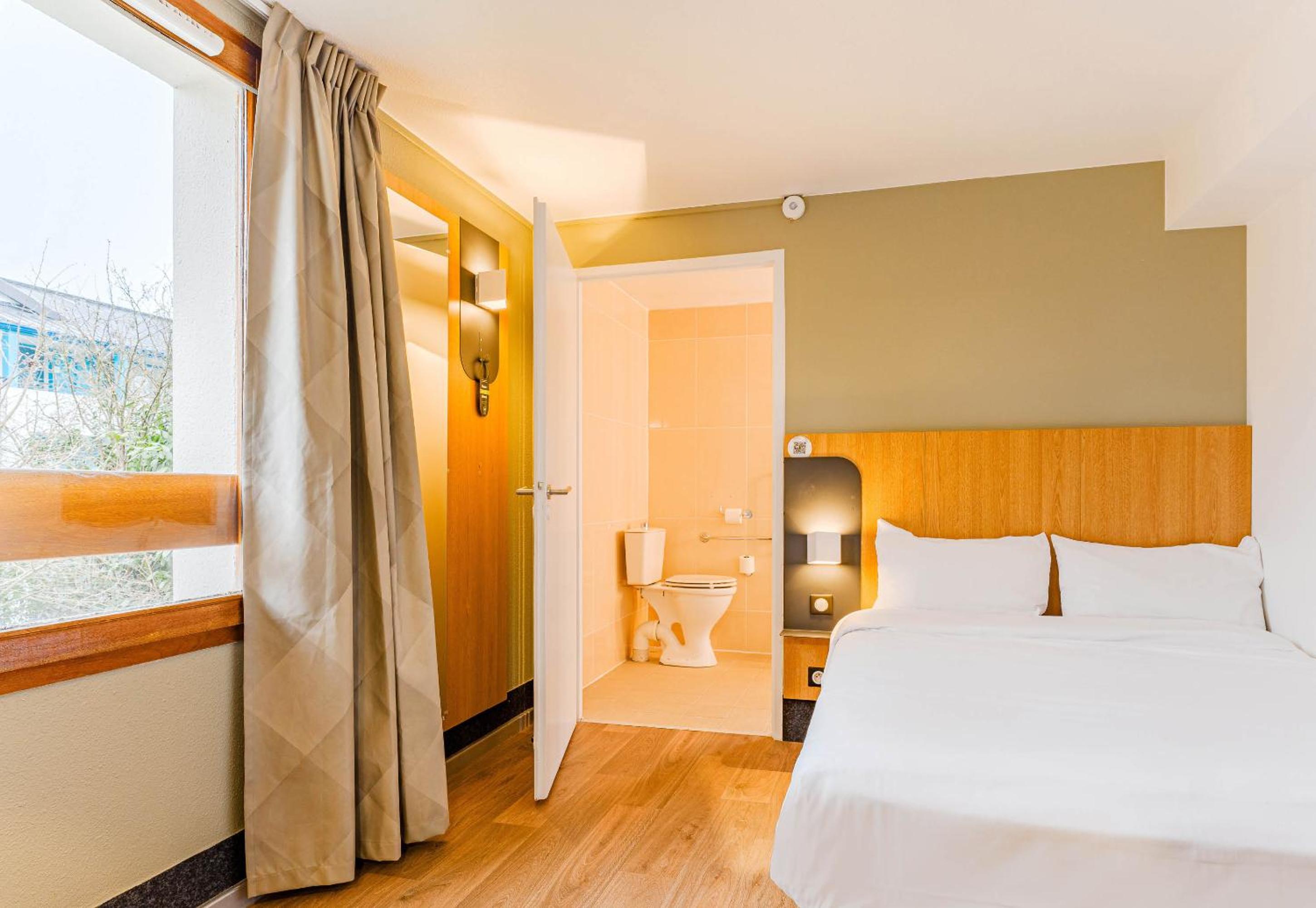 Double Room - Disability Access photo 2